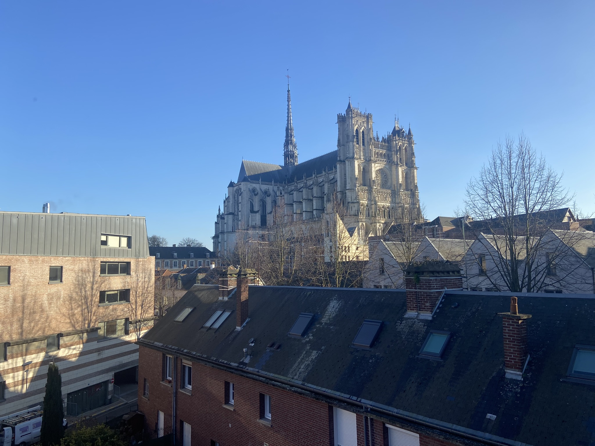 Immo80 – L'immobilier à Amiens et dans la Somme-Appartement T4 – 2 ch et 1 bureau vue Cathédrale
