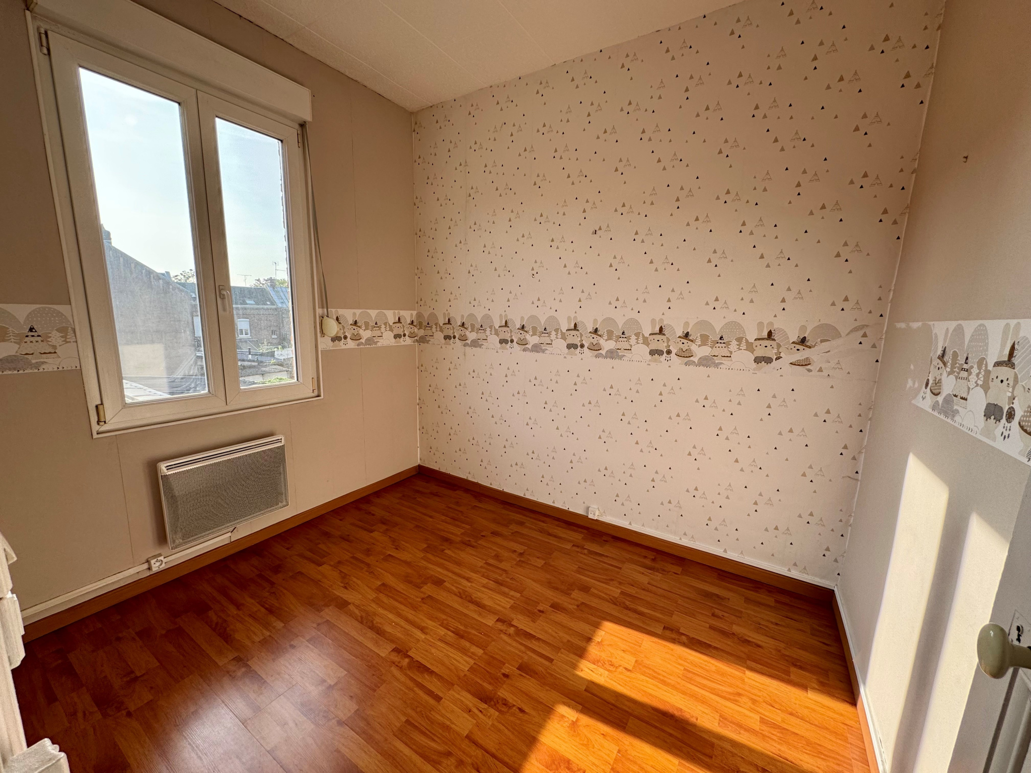 Immo80 – L'immobilier à Amiens et dans la Somme-Saint-Pierre – Amiénoise 78m2 – 2 chambres & bureau – Cour