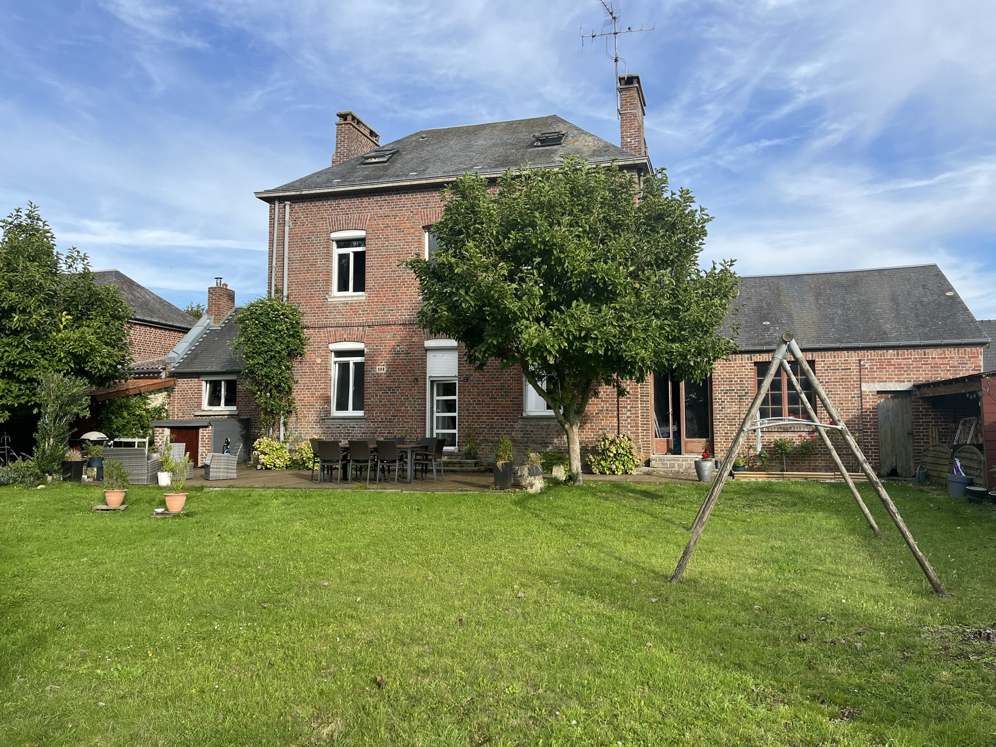 Immo80 – L'immobilier à Amiens et dans la Somme-A 10 kms au sud d’Amiens – Maison 178 m2