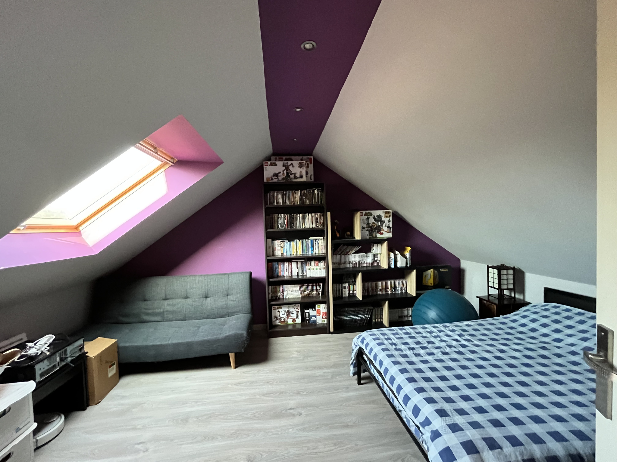 Immo80 – L'immobilier à Amiens et dans la Somme-A 10 km du Pôle Jules Verne – Maison avec piscine en retrait de rue.