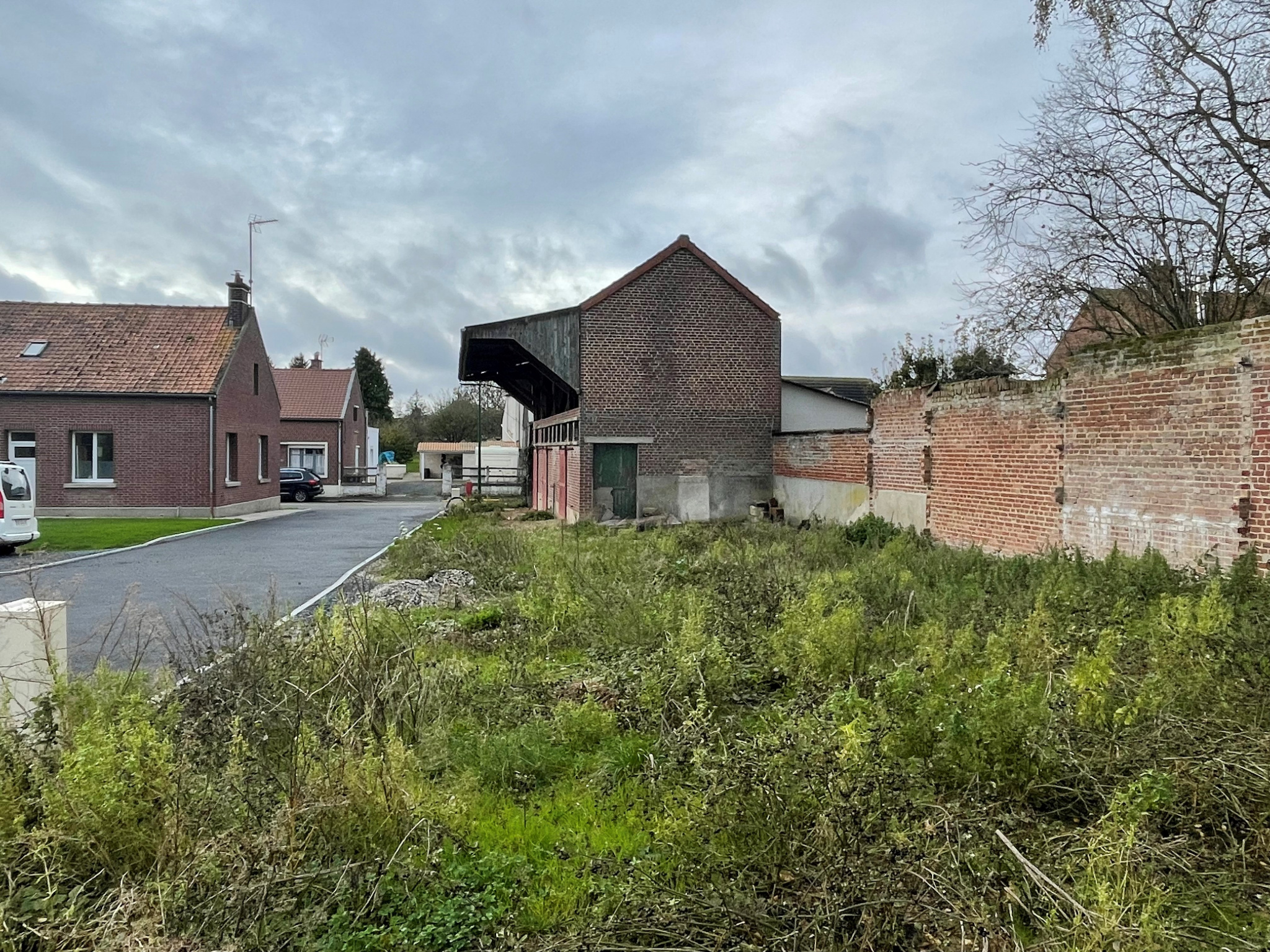 Immo80 – L'immobilier à Amiens et dans la Somme-Oresmaux – Grange avec jardin à restaurer entièrement