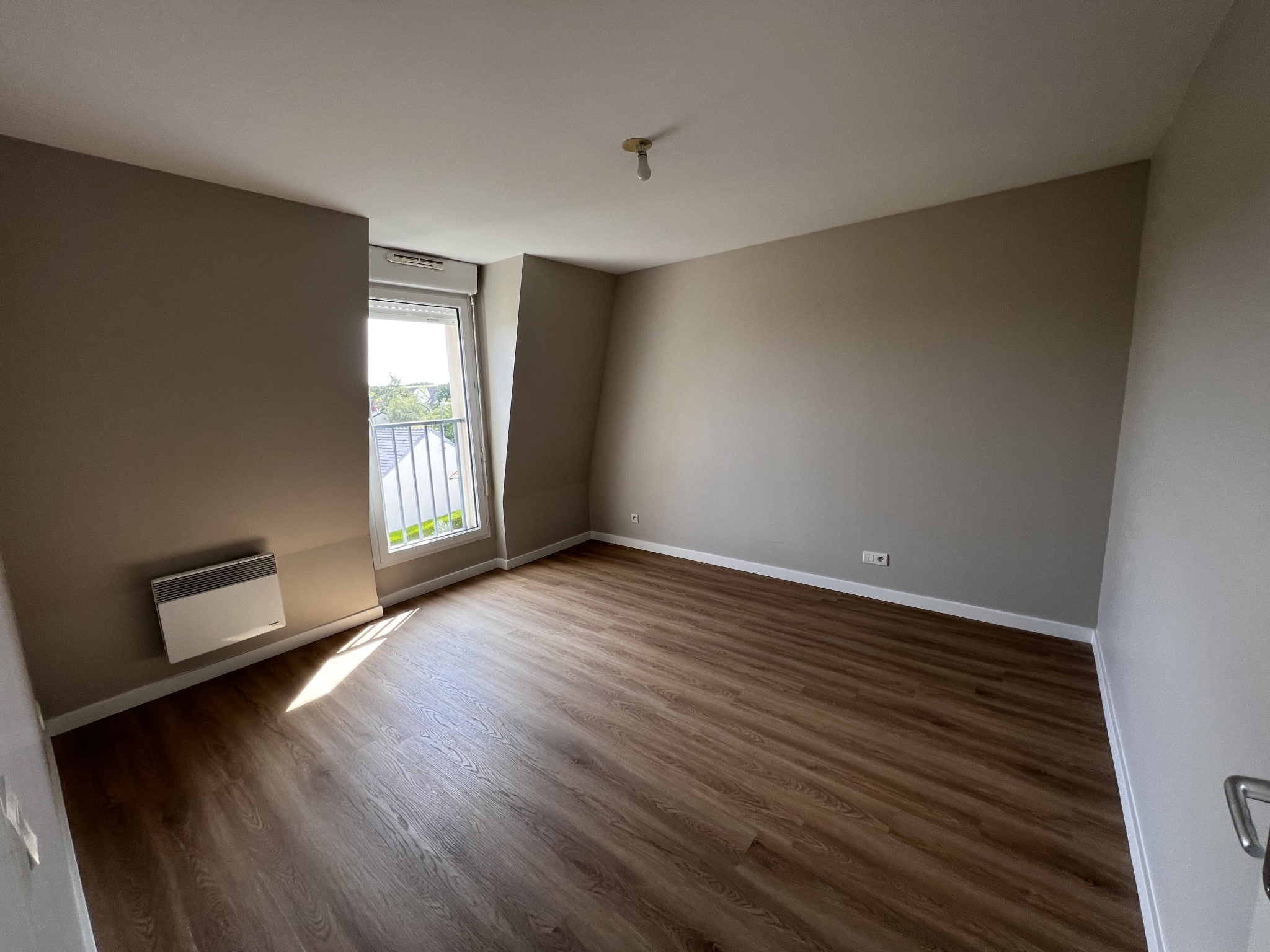 Immo80 – L'immobilier à Amiens et dans la Somme-T3 76m2 + terrasse amiens Sud/Est VAL -d’Avre.