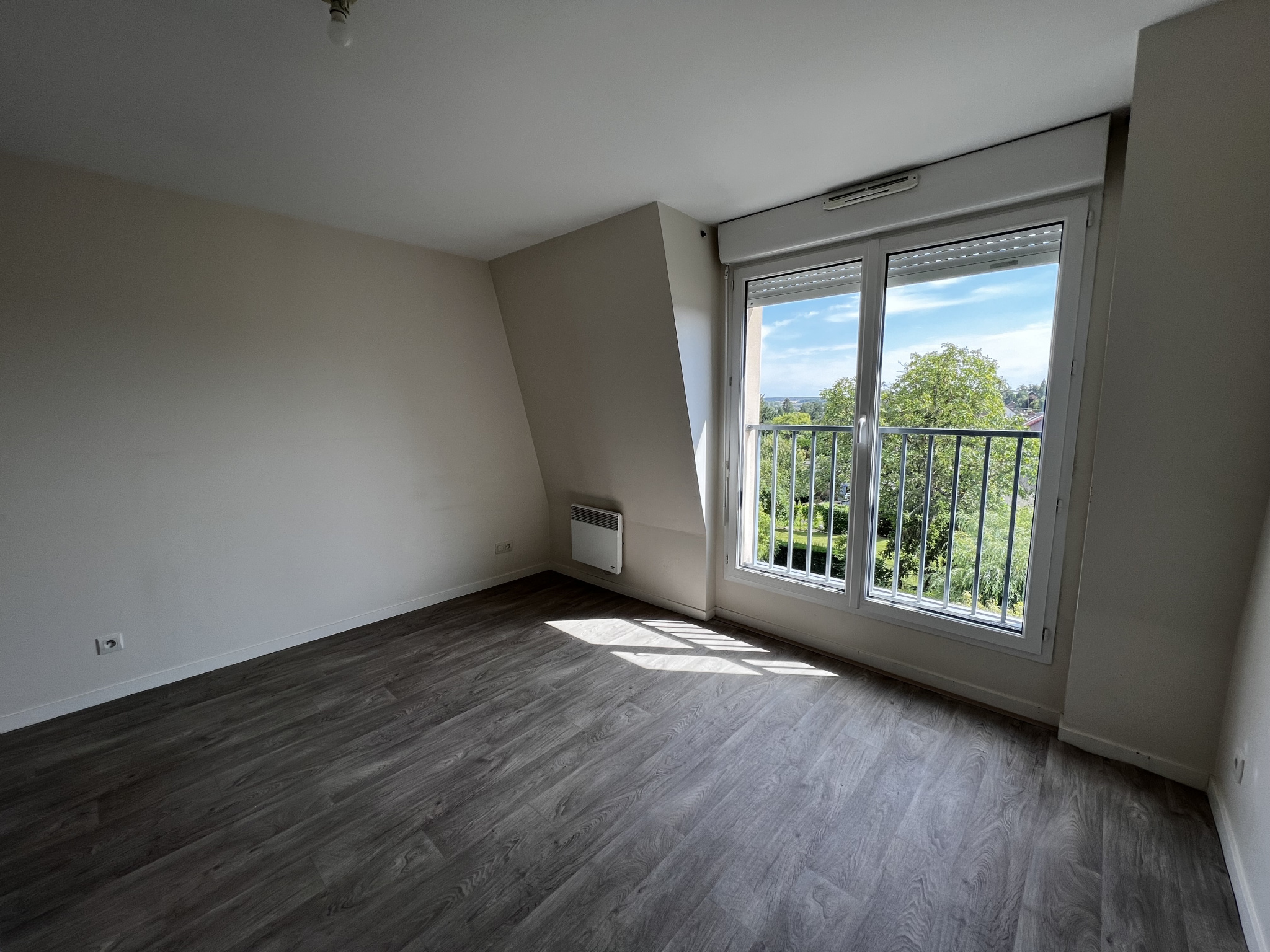 Immo80 – L'immobilier à Amiens et dans la Somme-T3 76m2 + terrasse amiens Sud/Est VAL -d’Avre.
