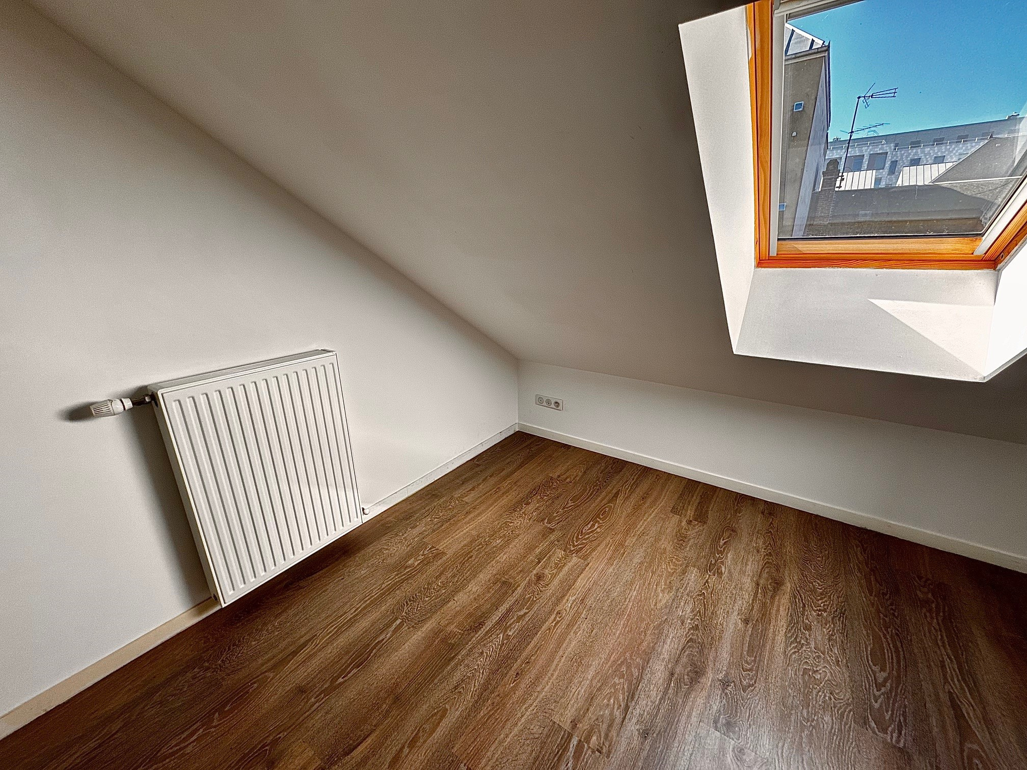 Immo80 – L'immobilier à Amiens et dans la Somme-TYPE 2 EN DUPLEX AVEC PARKING GARE AMIENS