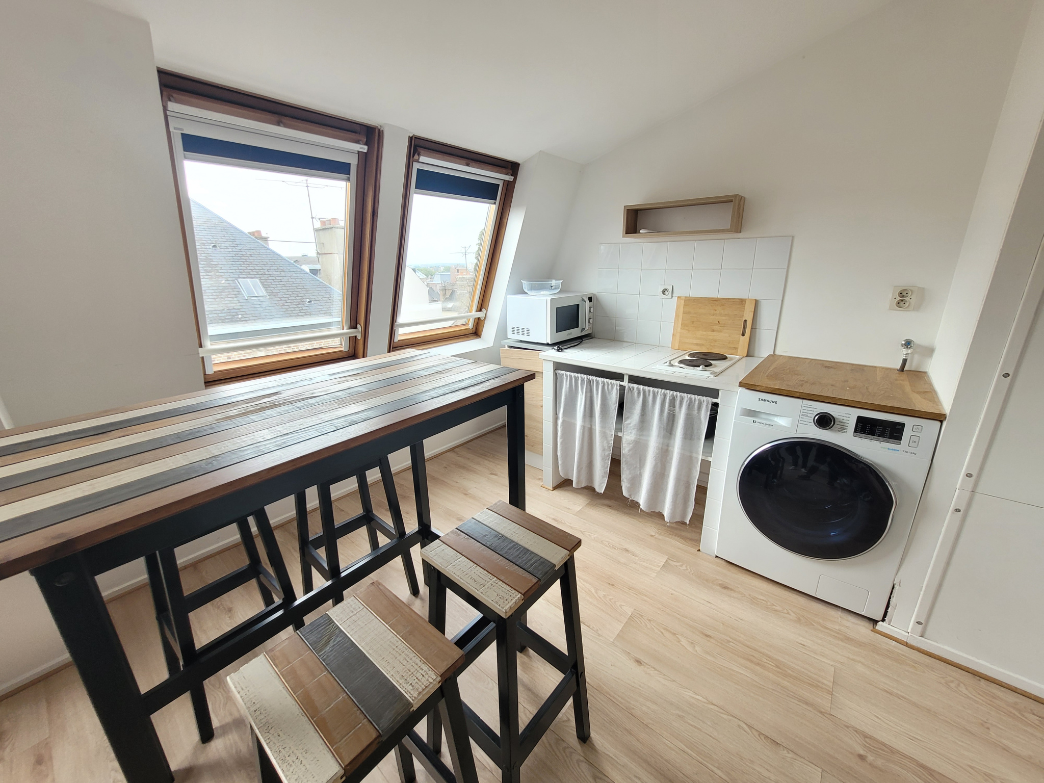 Immo80 – L'immobilier à Amiens et dans la Somme-GRAND STUDIO MEUBLÉ AVEC PARKING – HENRIVILLE AMIENS