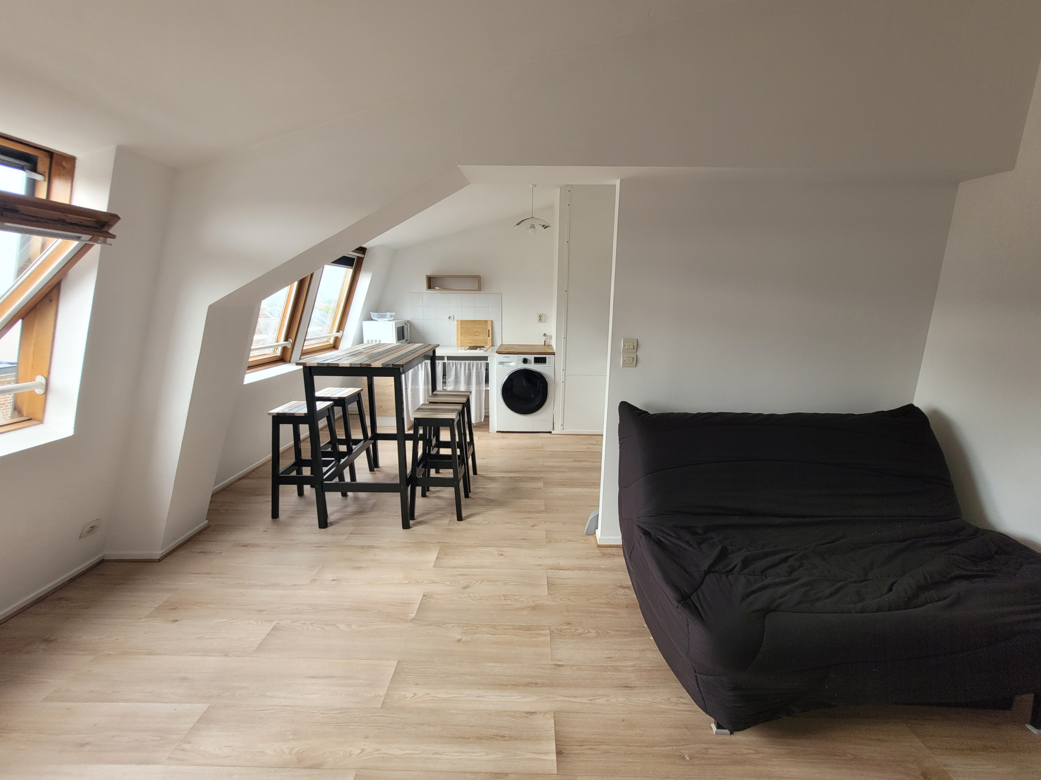 Immo80 – L'immobilier à Amiens et dans la Somme-GRAND STUDIO MEUBLÉ AVEC PARKING – HENRIVILLE AMIENS