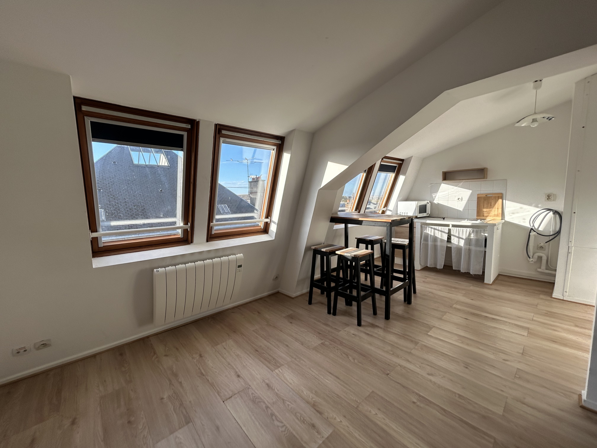 Immo80 – L'immobilier à Amiens et dans la Somme-GRAND STUDIO MEUBLÉ AVEC PARKING – HENRIVILLE AMIENS