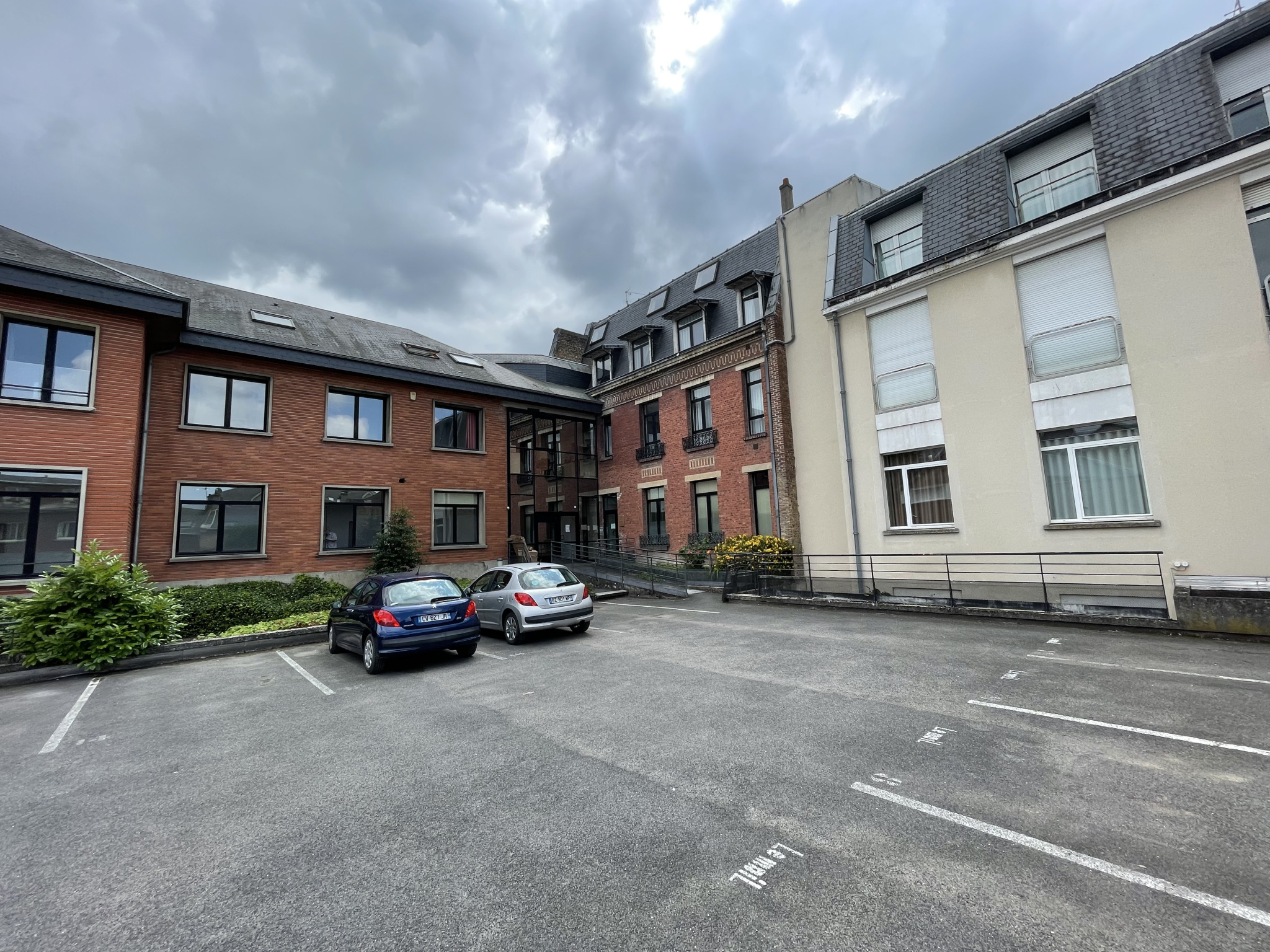 Immo80 – L'immobilier à Amiens et dans la Somme-GRAND STUDIO MEUBLÉ AVEC PARKING – HENRIVILLE AMIENS