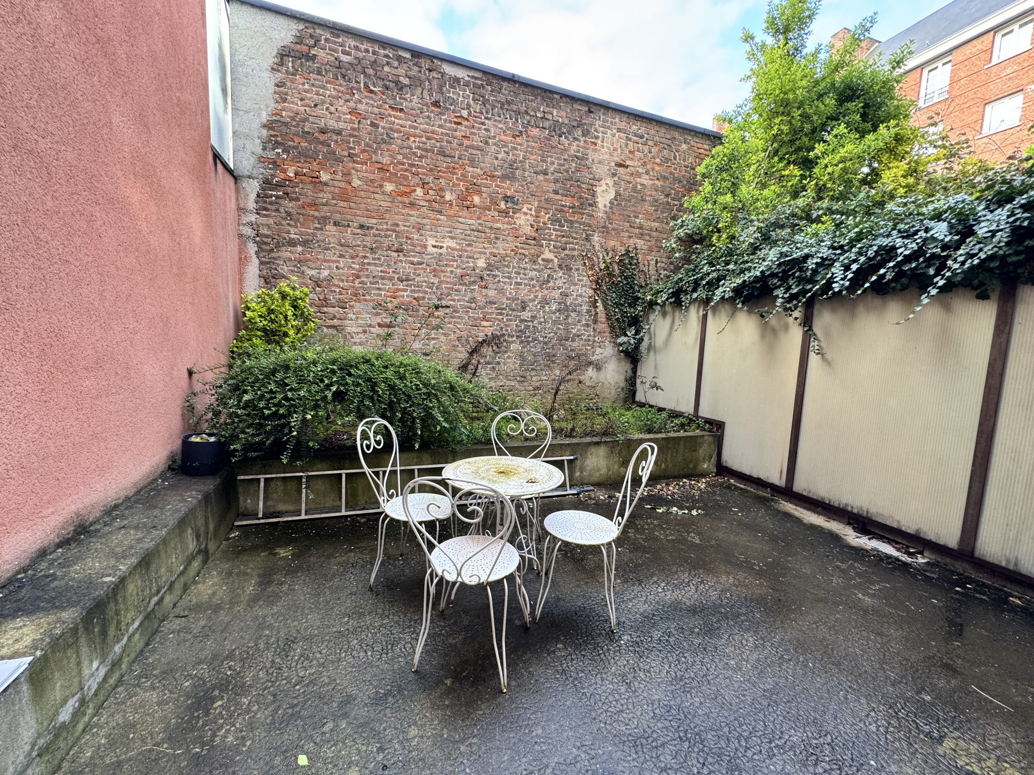 Immo80 – L'immobilier à Amiens et dans la Somme-Maison avec garage + extérieur en hyper centre d’Amiens… une rareté !