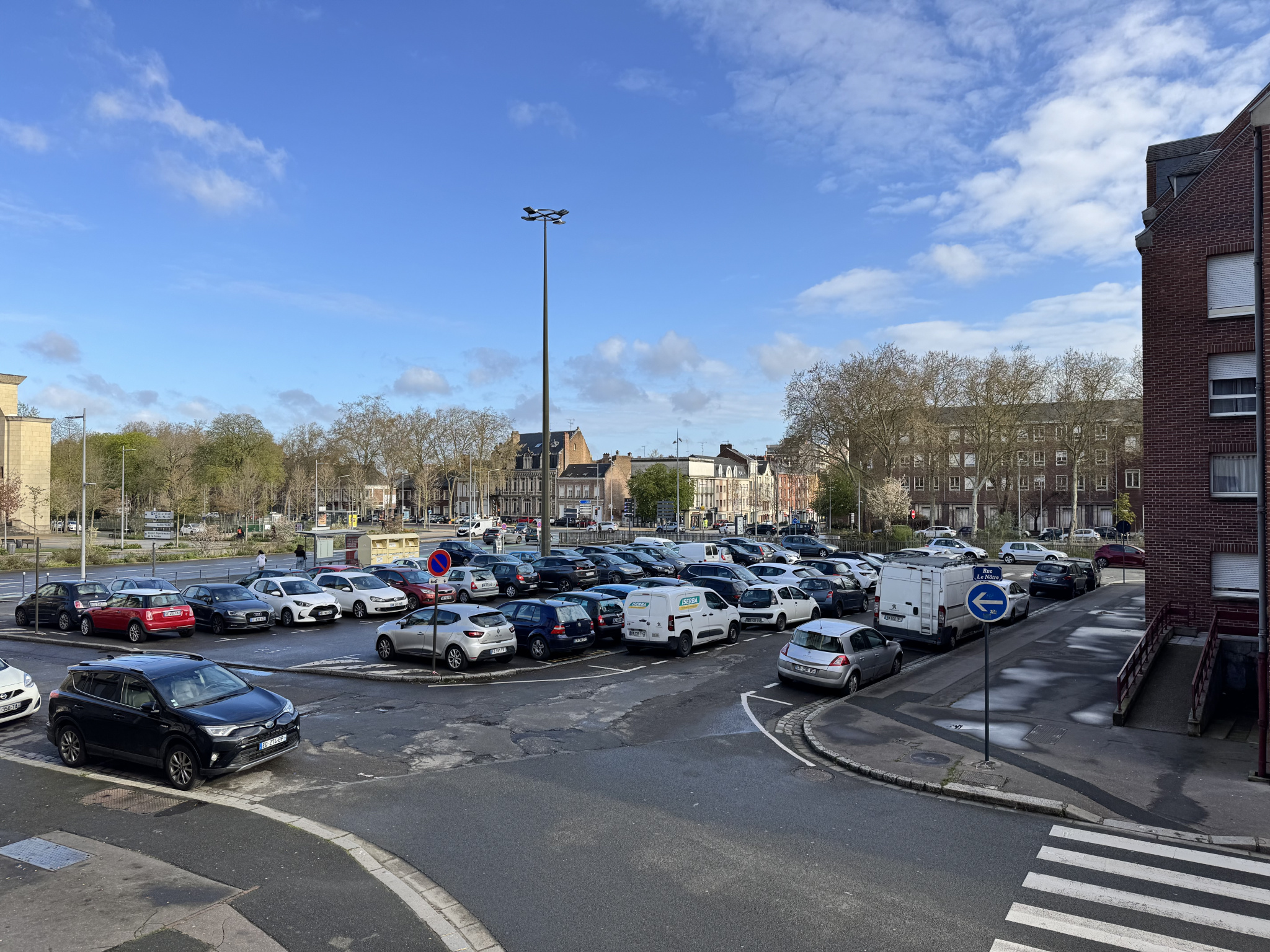 Immo80 – L'immobilier à Amiens et dans la Somme-Maison avec garage + extérieur en hyper centre d’Amiens… une rareté !