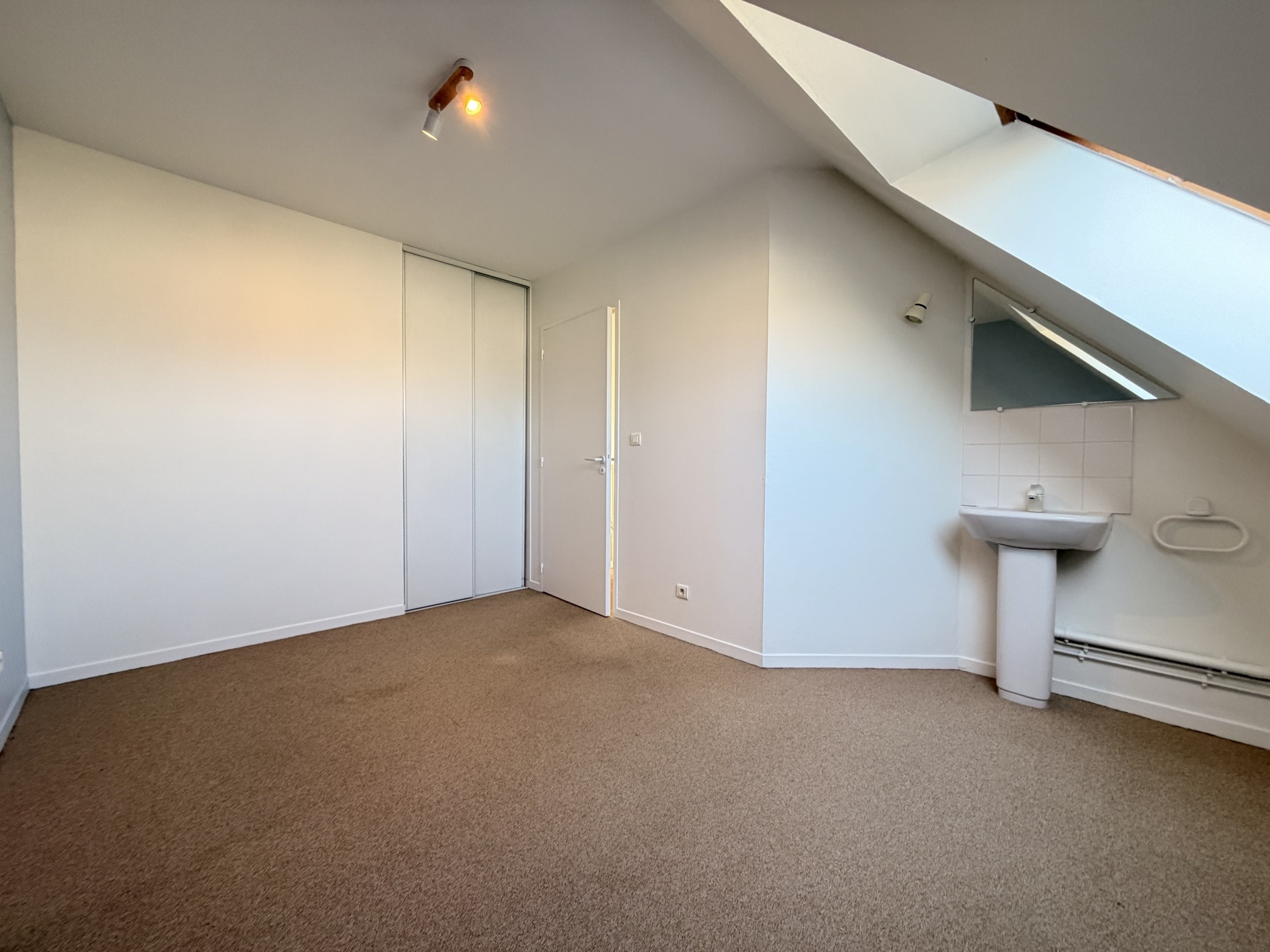 Immo80 – L'immobilier à Amiens et dans la Somme-T3 EN DUXPLEX DE 65M2 AVEC CAVE, BALCON ET PLACE DE PARKING