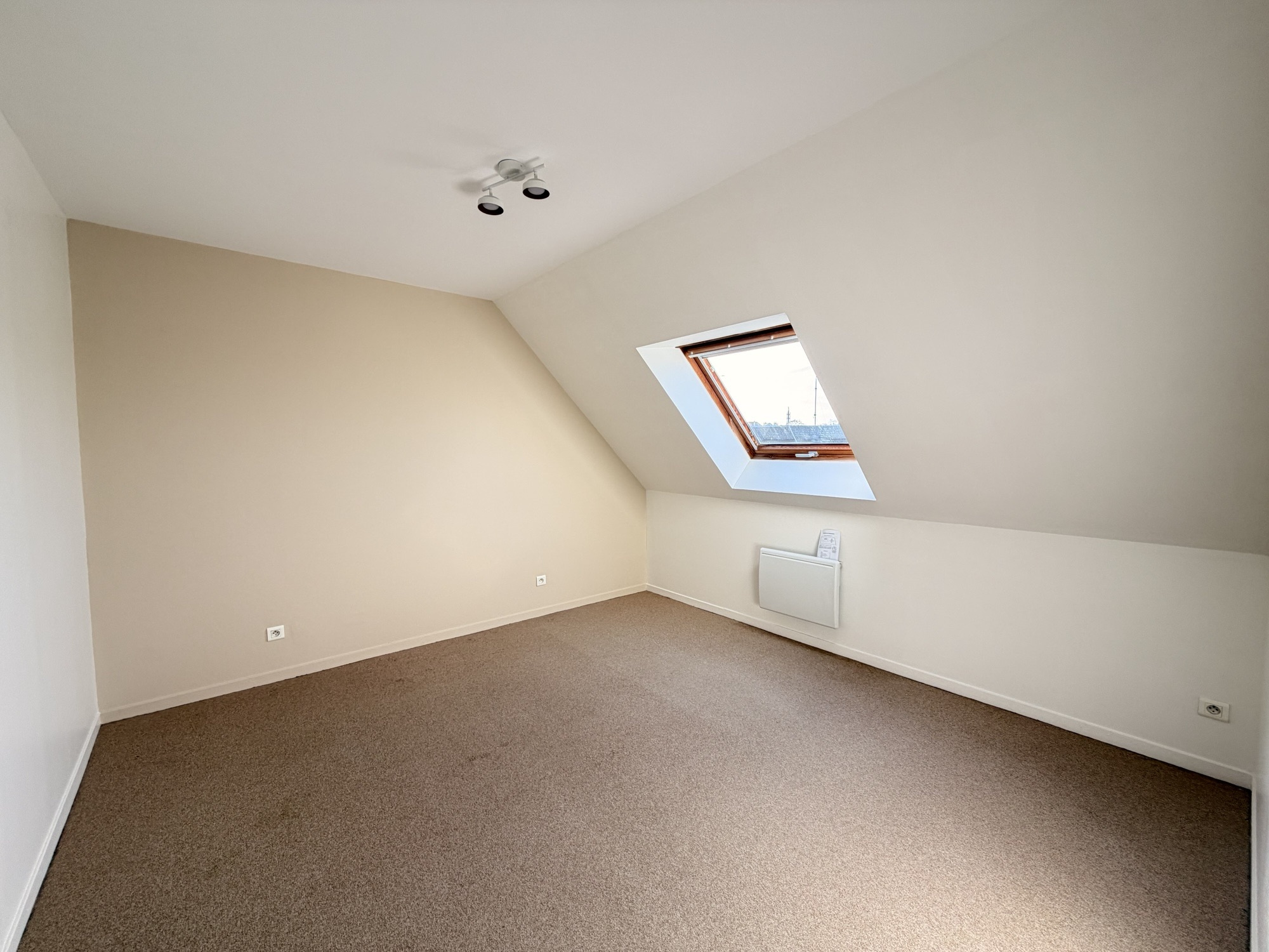 Immo80 – L'immobilier à Amiens et dans la Somme-T3 EN DUXPLEX DE 65M2 AVEC CAVE, BALCON ET PLACE DE PARKING