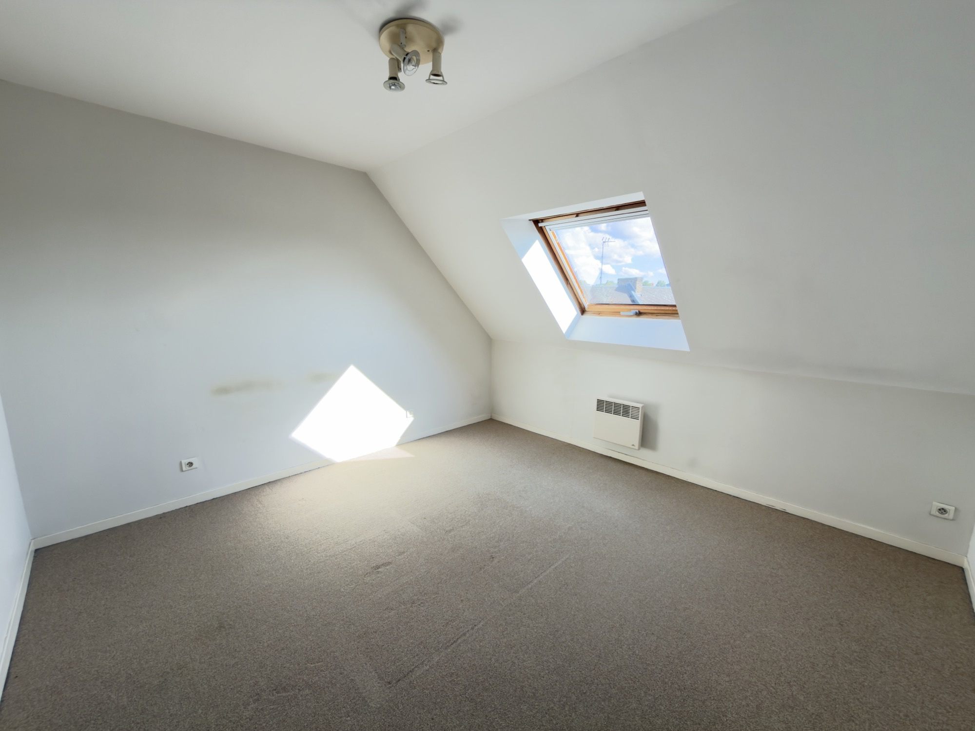 Immo80 – L'immobilier à Amiens et dans la Somme-T3 EN DUXPLEX DE 65M2 AVEC CAVE BALCON ET PLACE DE PARKING