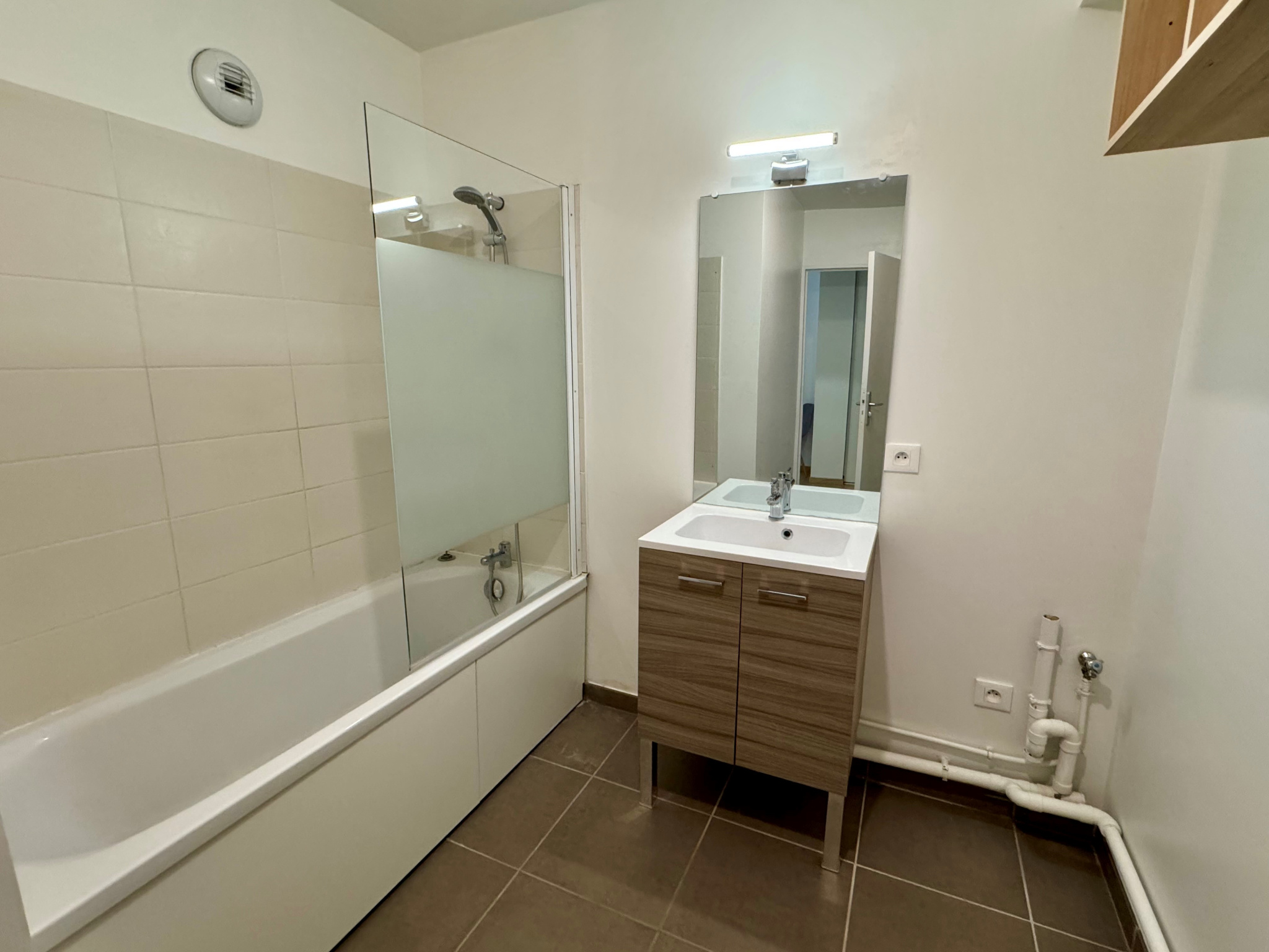Immo80 – L'immobilier à Amiens et dans la Somme-Amiens SUD – T3 72m2 – 2 Chambres – Terrasse – Stationnement privée