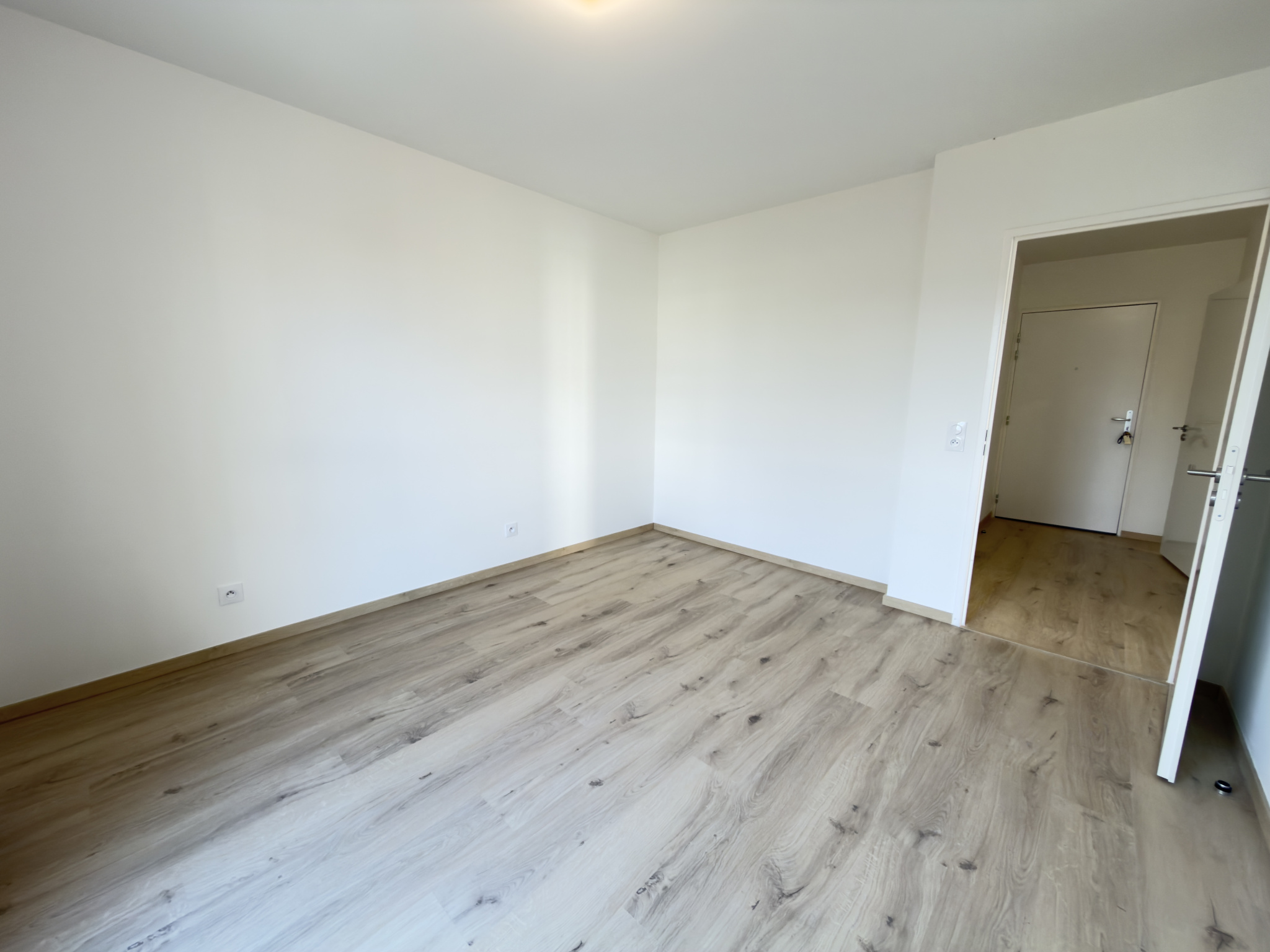 Immo80 – L'immobilier à Amiens et dans la Somme-APPARTMENT T3 AVEC BALCON ET PARKING – AMIENS