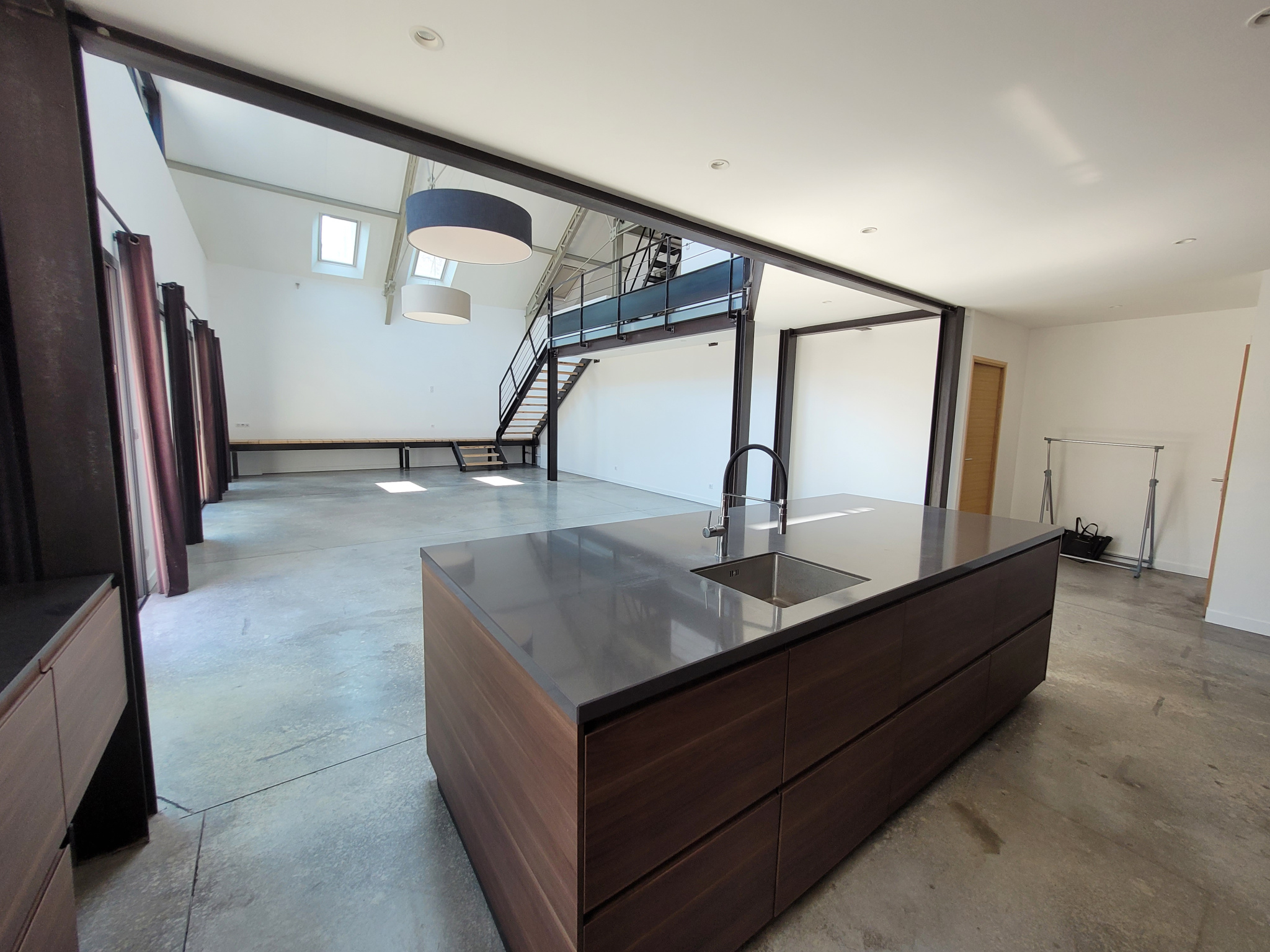Immo80 – L'immobilier à Amiens et dans la Somme-Ensemble immobilier dans anciens bâtiments industriels comprenant un loft d&rsquo;exception de 400m2