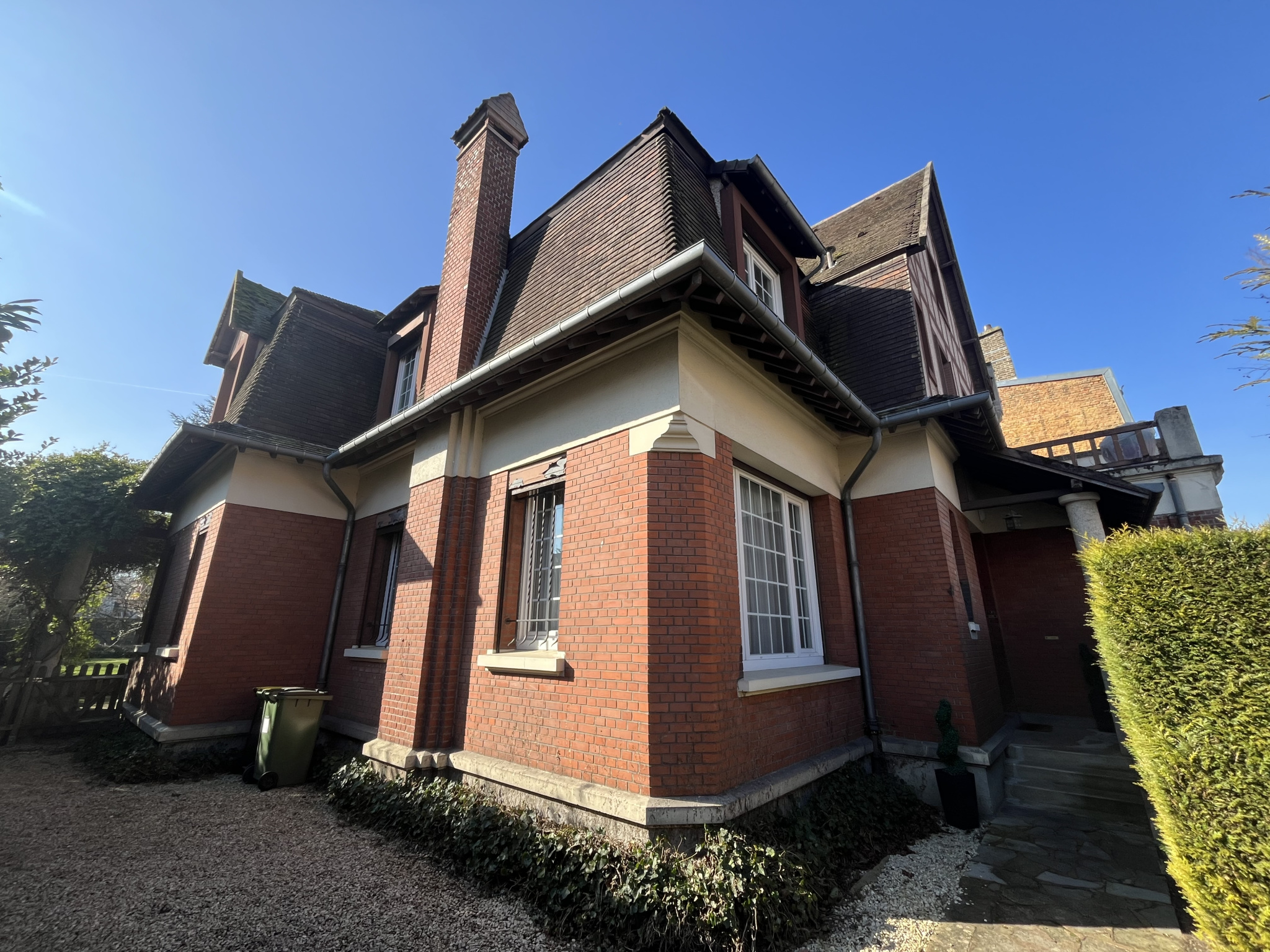 Immo80 – L'immobilier à Amiens et dans la Somme-ELEGANTE DEMEURE BOURGEOISE AMIENS 271 M2