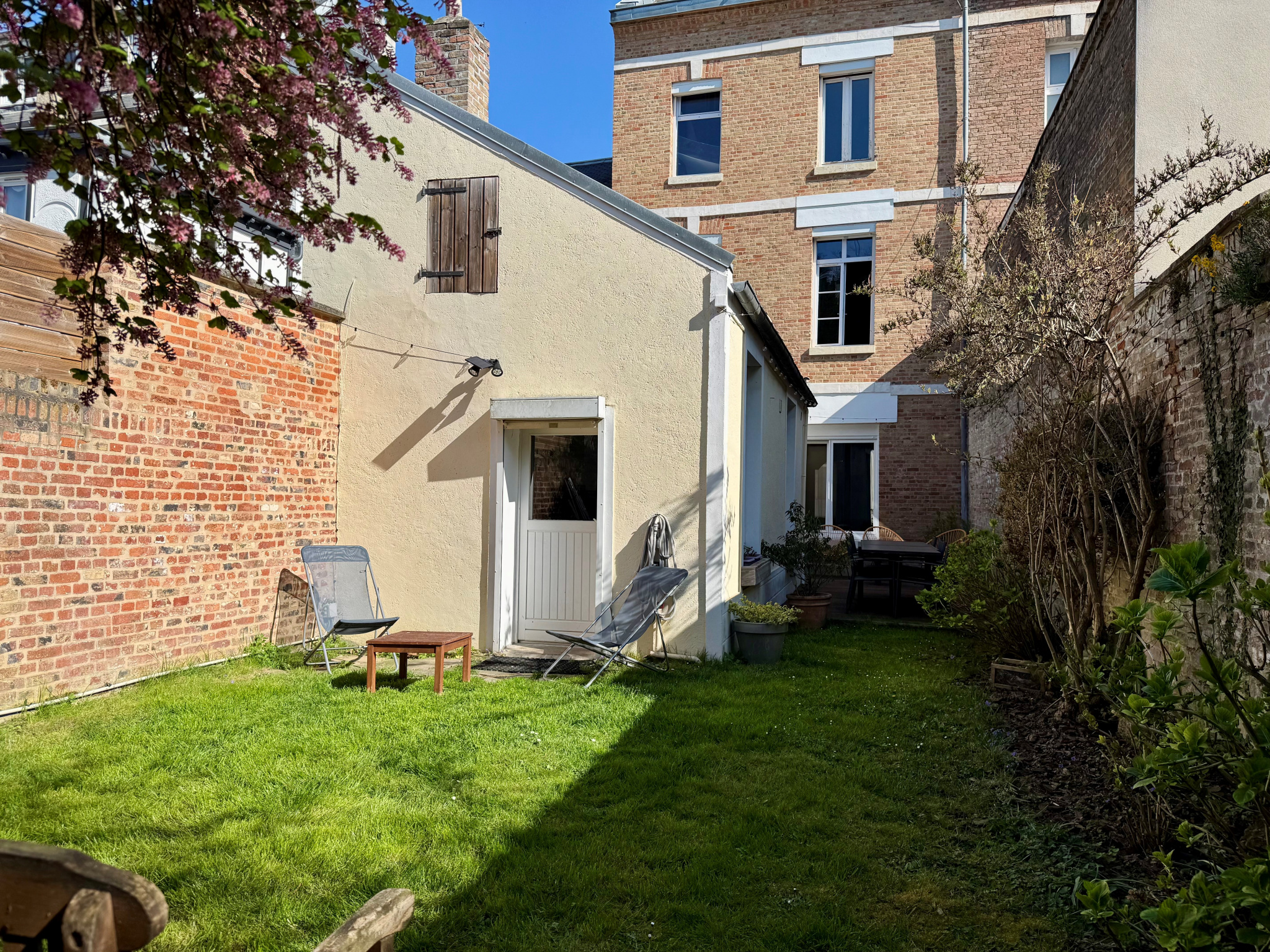 Immo80 – L'immobilier à Amiens et dans la Somme-Hyper centre-ville – Maison 195m2 – 5/6 chambres – jardin