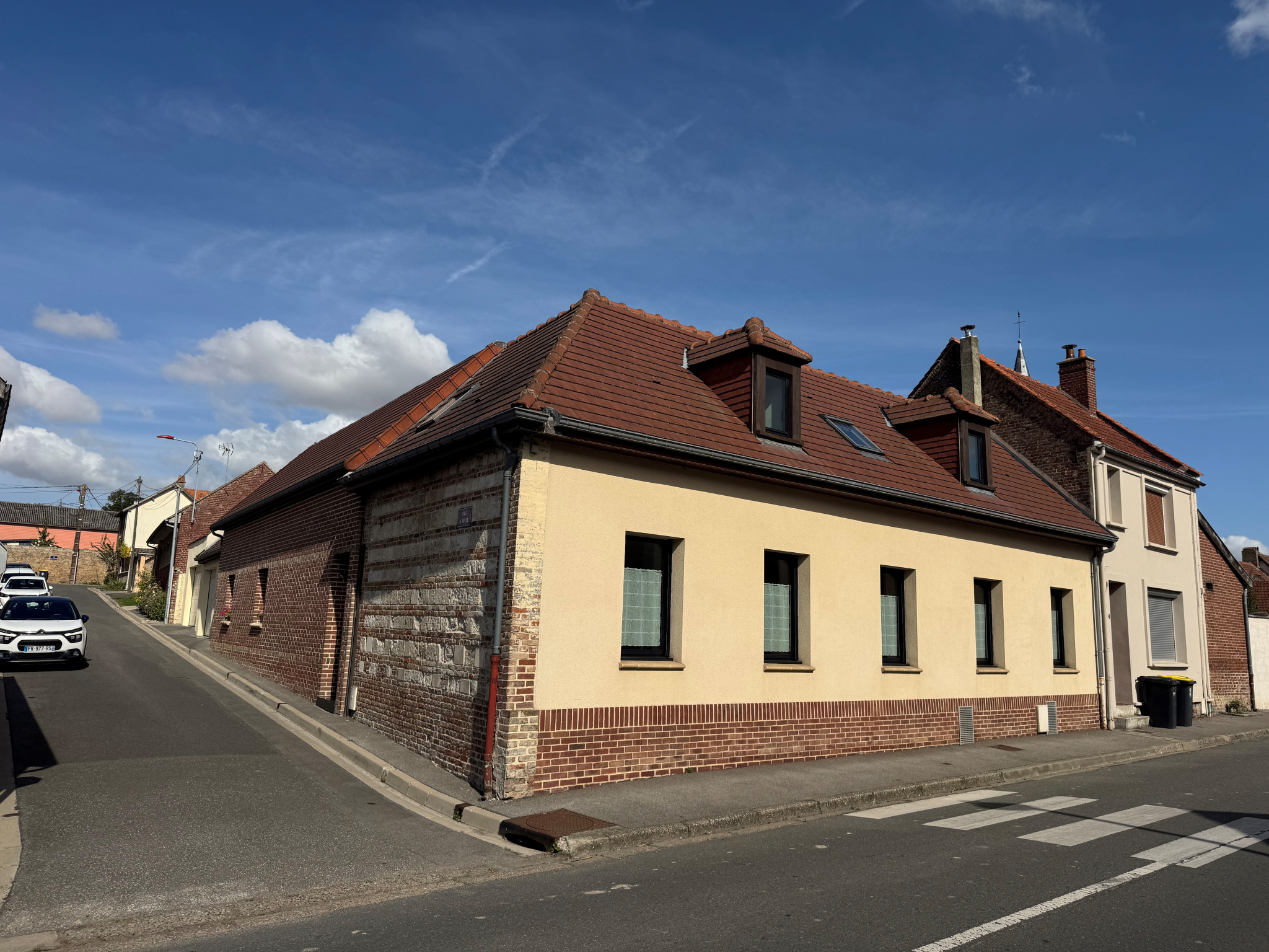 Immo80 – L'immobilier à Amiens et dans la Somme-La Chaussée-Tirancourt (Ouest Amiens) – Maison 180 m2 avec jardin, terrasse et 3 garages