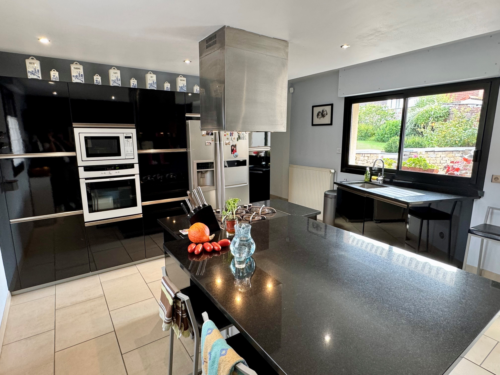 Immo80 – L'immobilier à Amiens et dans la Somme-La Chaussée-Tirancourt (Ouest Amiens) – Maison 180 m2 avec jardin, terrasse et 3 garages
