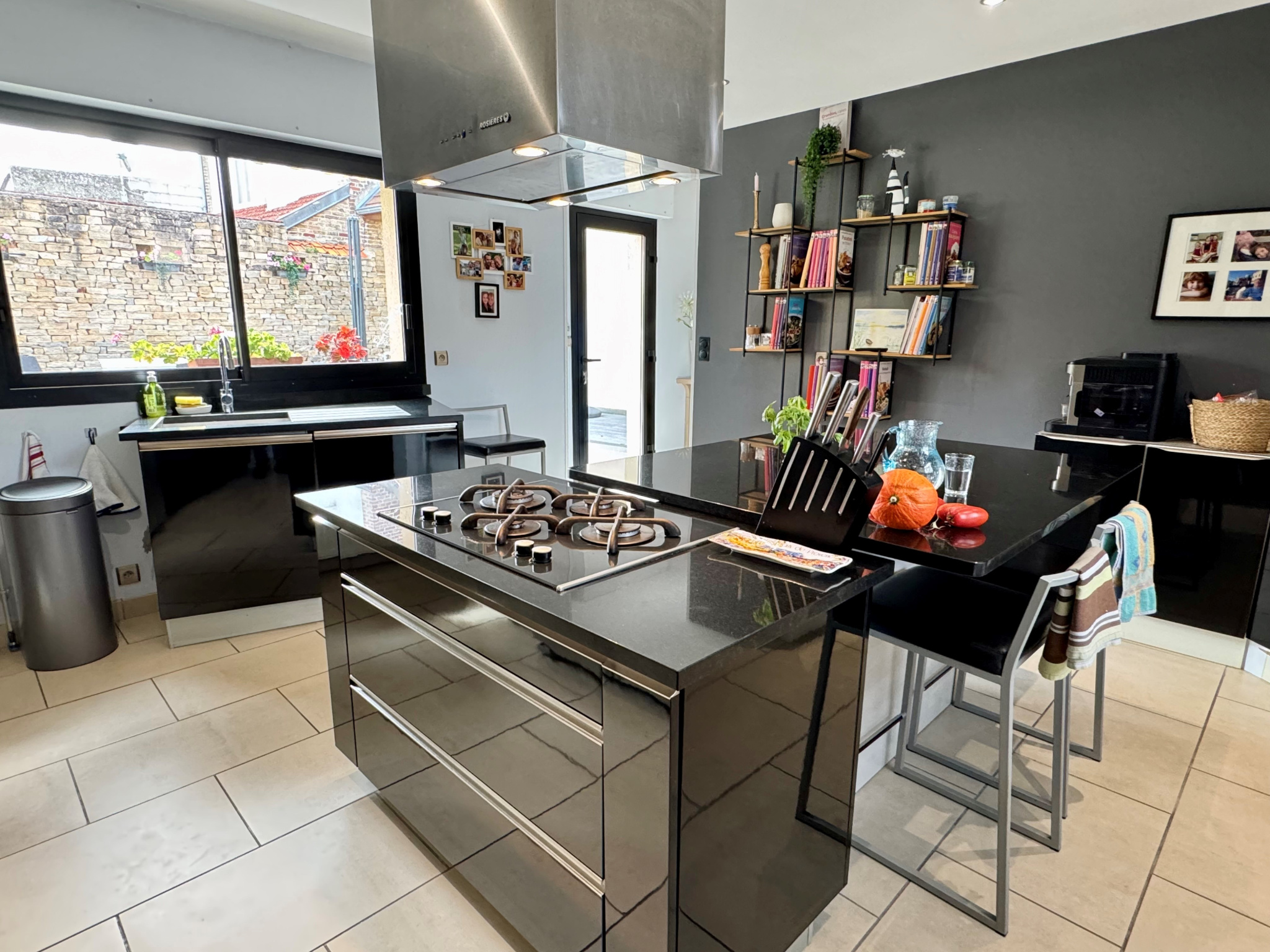 Immo80 – L'immobilier à Amiens et dans la Somme-La Chaussée-Tirancourt (Ouest Amiens) – Maison 180 m2 avec jardin, terrasse et 3 garages
