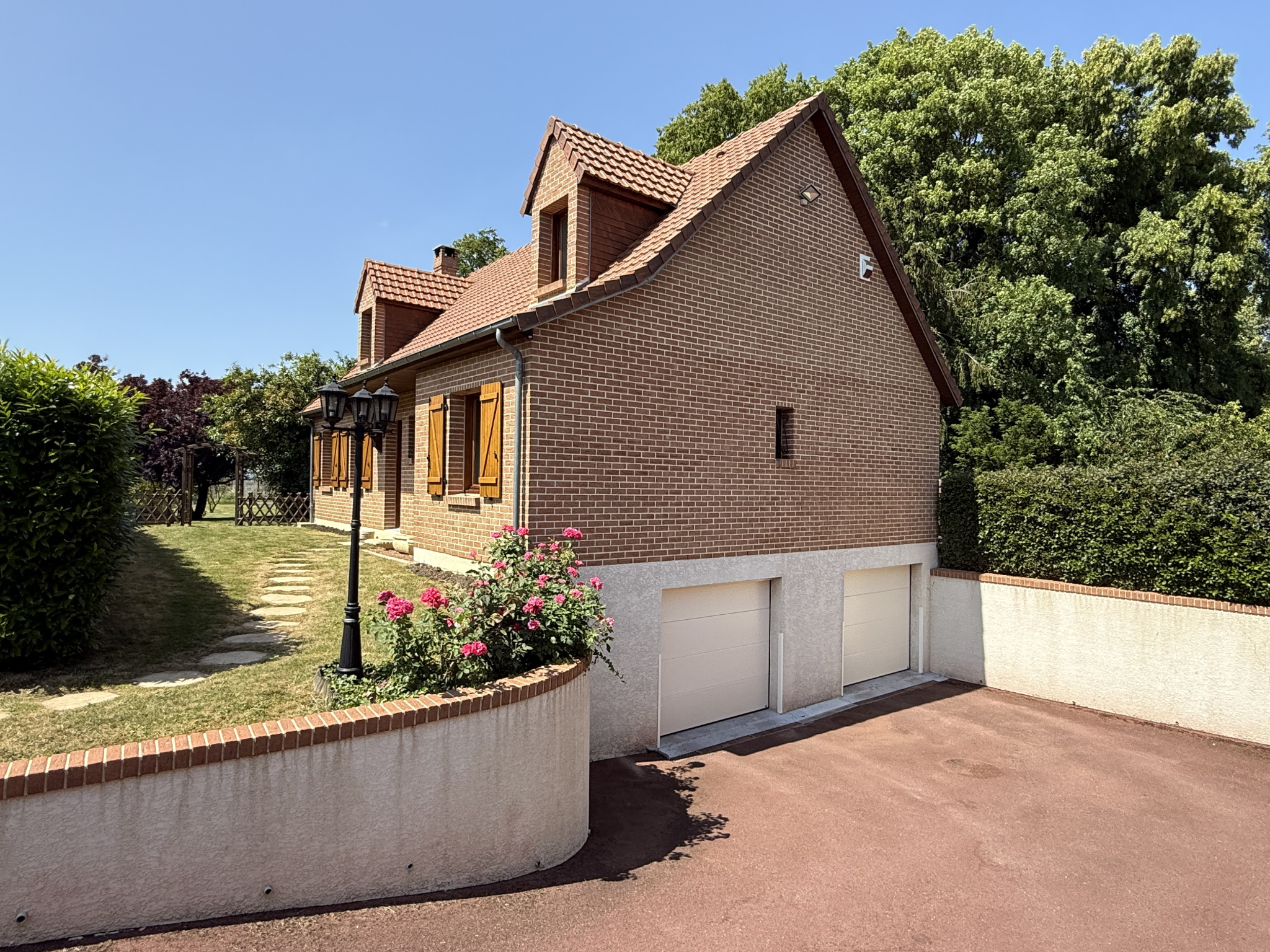 Immo80 – L'immobilier à Amiens et dans la Somme-PAVILLON T7 150 m2 -GARAGES-JARDIN 1250 M2 SUD PROCHE CHU