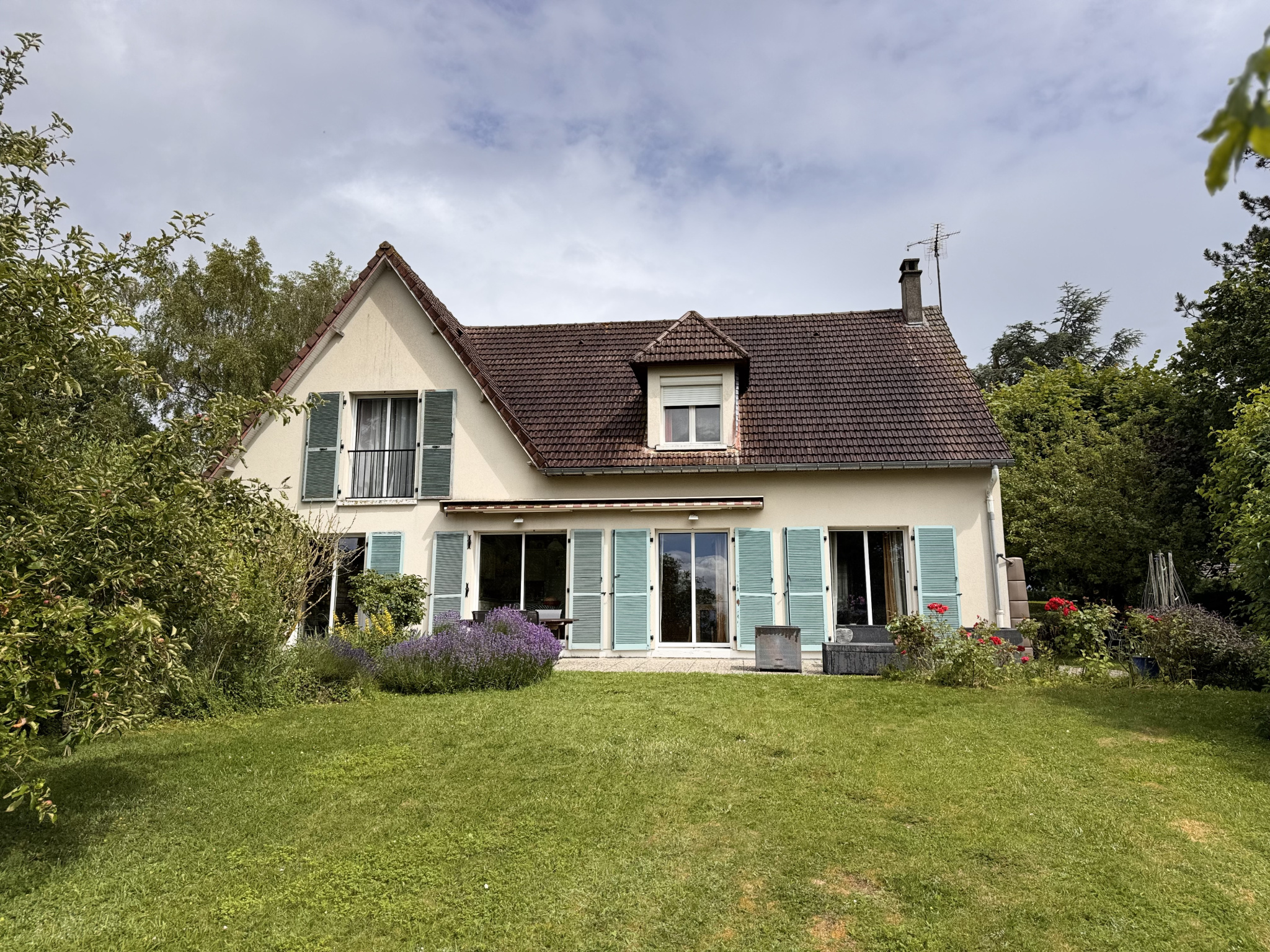 Immo80 – L'immobilier à Amiens et dans la Somme-VERS-SUR-SELLE – Pavillon 185m2 7Chbs – Jardin – SS Complet