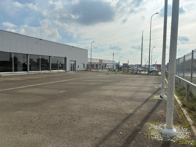 Immo80 – L'immobilier à Amiens et dans la Somme-LOCAL COMMERCIAL 1000m2 AXE AMIENS ARRAS