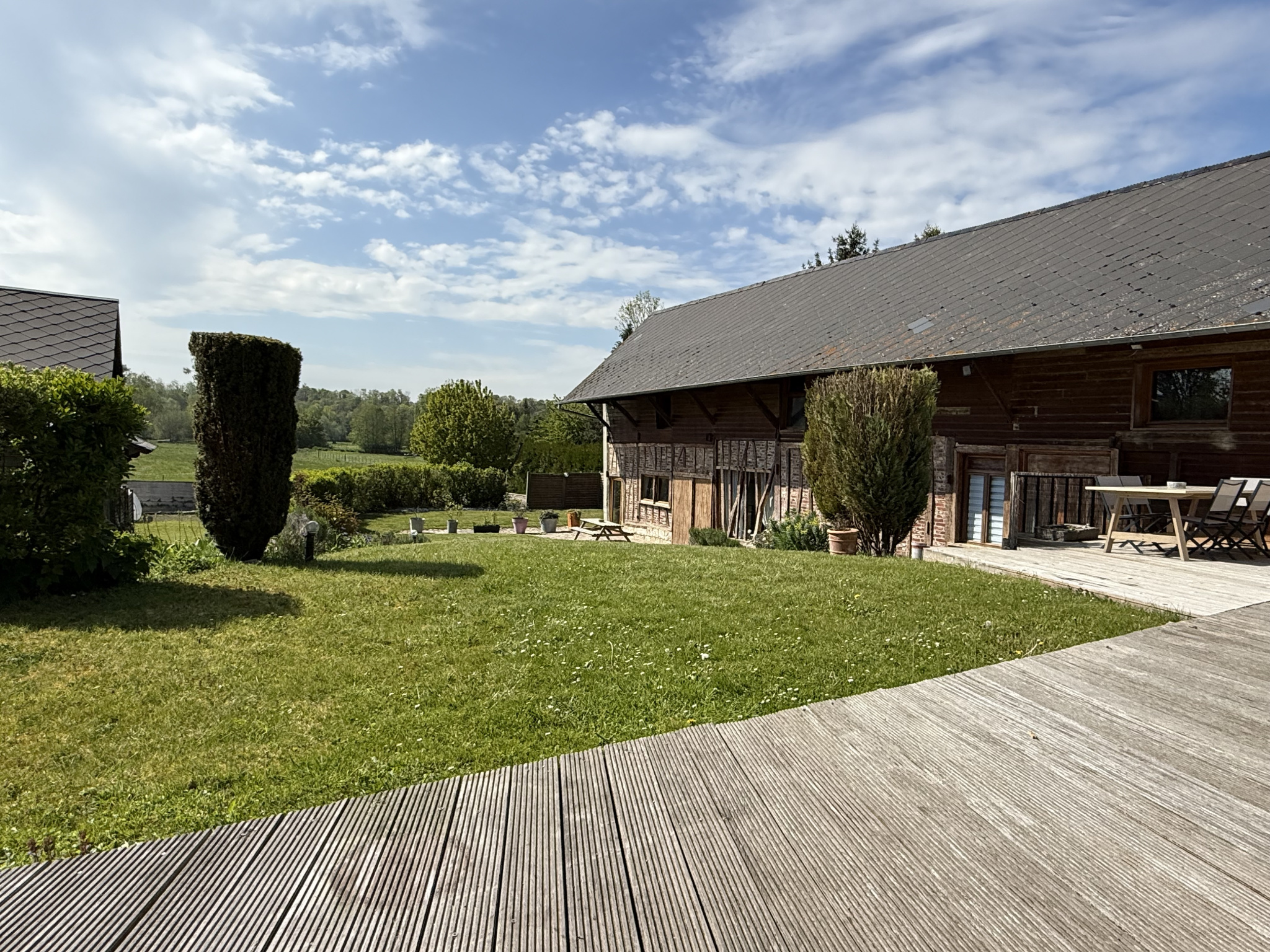 Immo80 – L'immobilier à Amiens et dans la Somme-MAISON DE CHARME 320 m2 avec gîte et dépendances proche d&rsquo;Amiens.