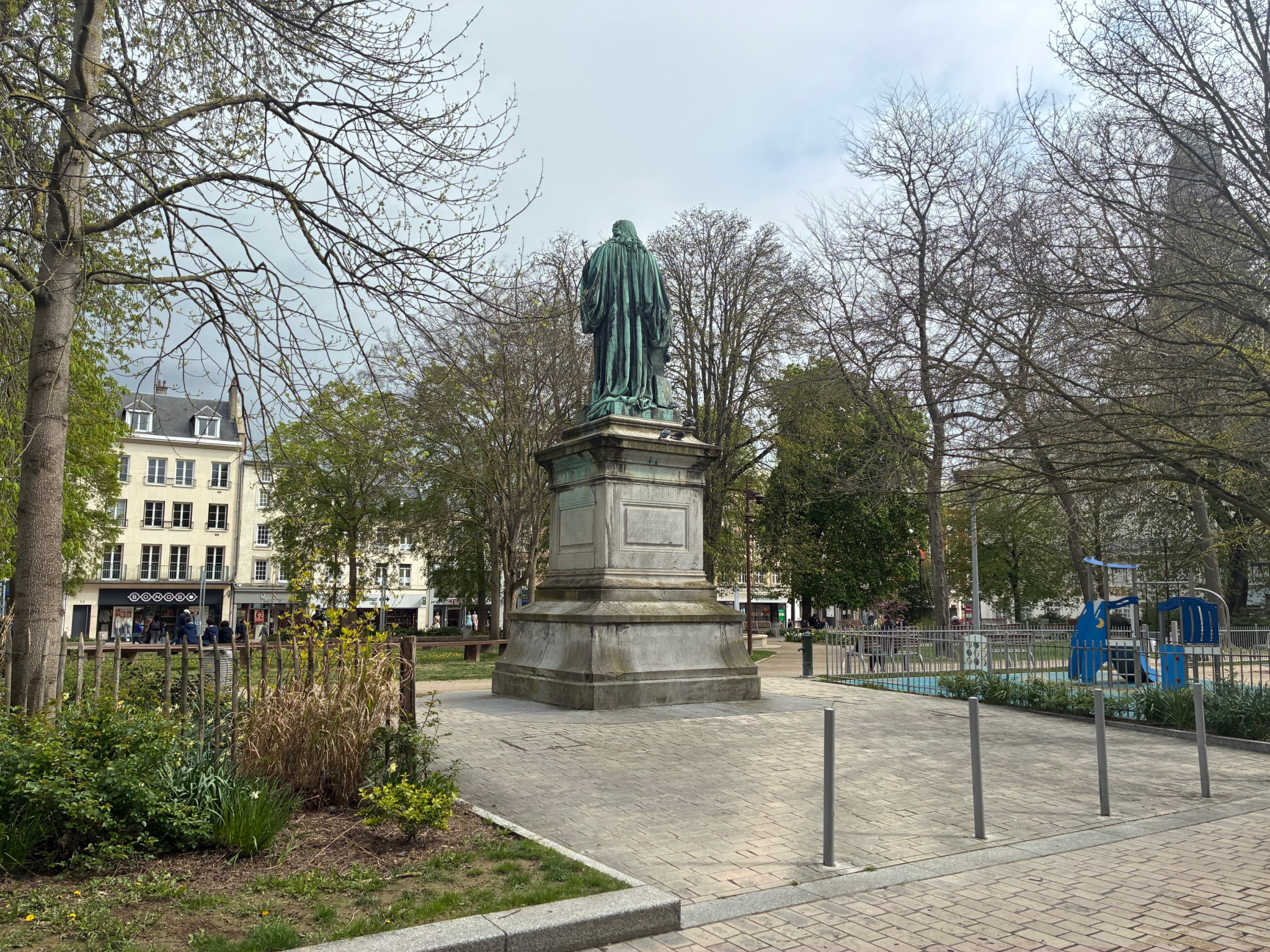 Immo80 – L'immobilier à Amiens et dans la Somme-LOCAL professionnel  / commercial  hyper CENTRE Amiens