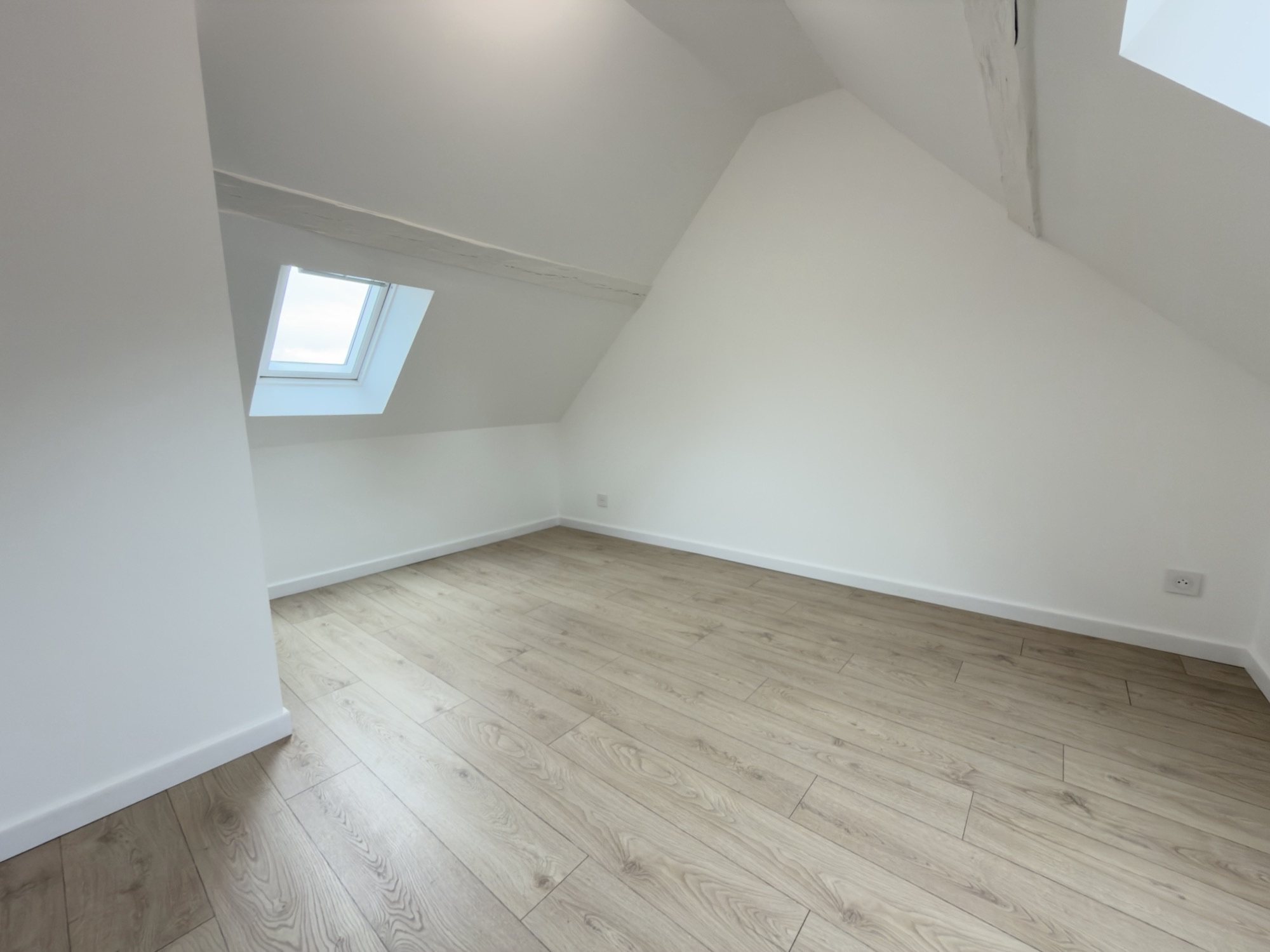 Immo80 – L'immobilier à Amiens et dans la Somme-Maison de 43.85m2 en location avec terrasse à Amiens (80)