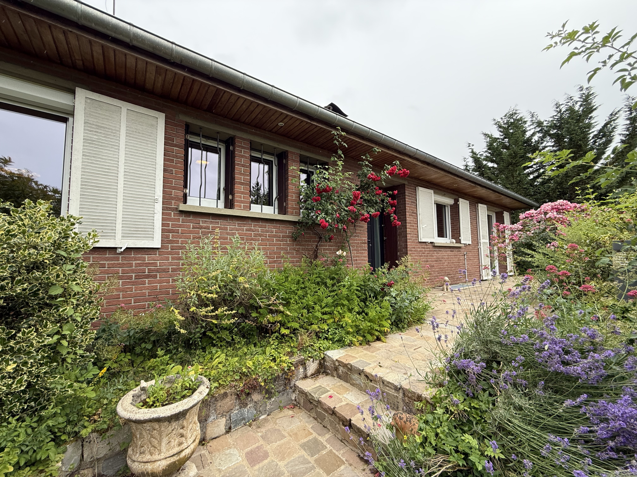 Immo80 – L'immobilier à Amiens et dans la Somme-Saint-Fuscien – Pavillon – 123m2 – Sous-sol complet – Parc arboré