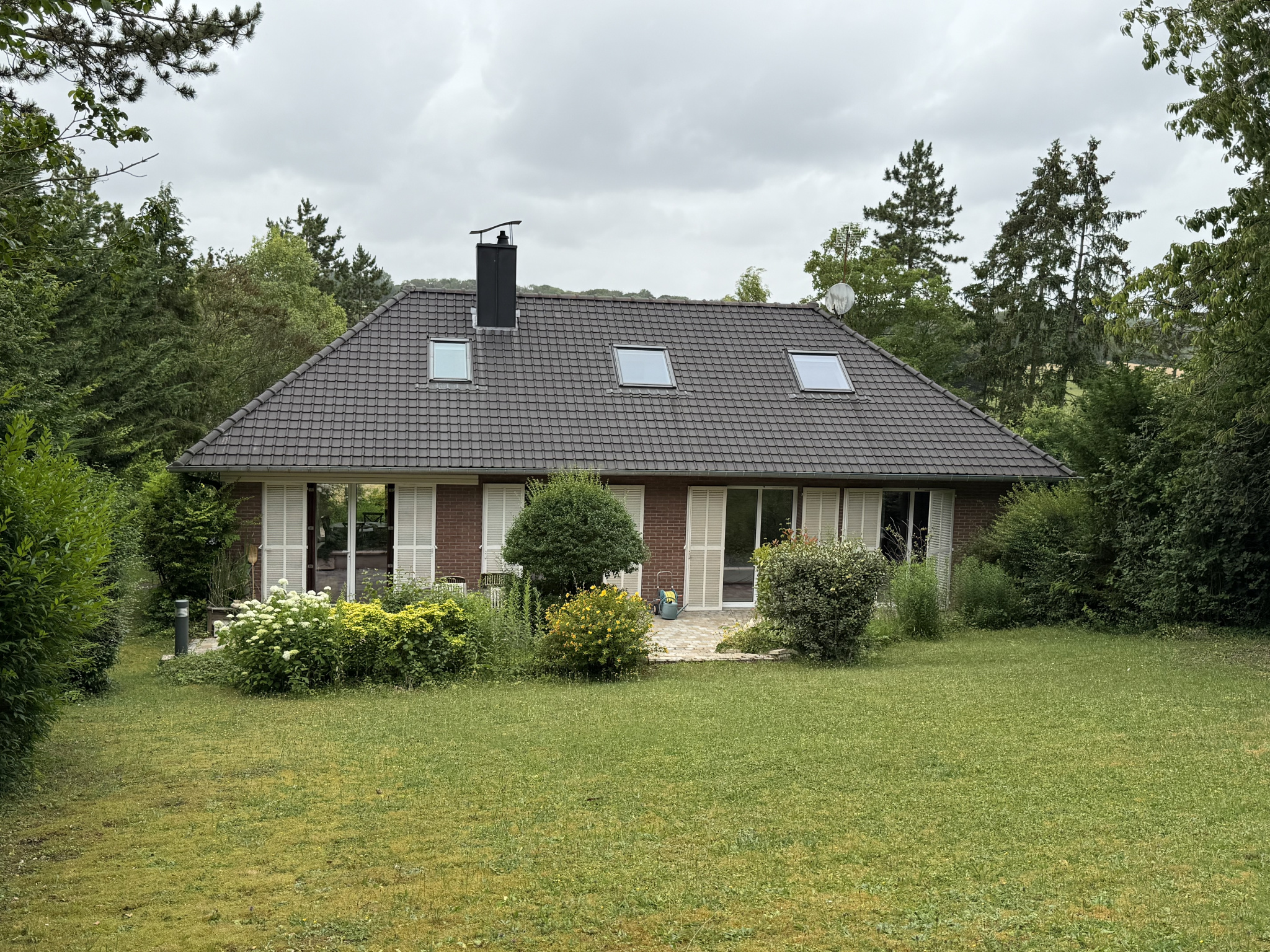 Immo80 – L'immobilier à Amiens et dans la Somme-Saint-Fuscien – Pavillon – 123m2 – Sous-sol complet – Parc arboré