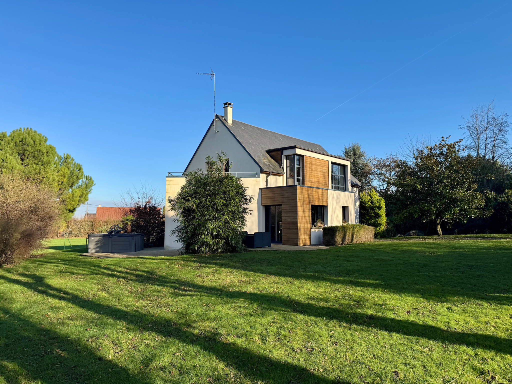 Immo80 – L'immobilier à Amiens et dans la Somme-Saint-Sauflieu – Pavillon 200m2 – 4 chbs – sous-sol complet