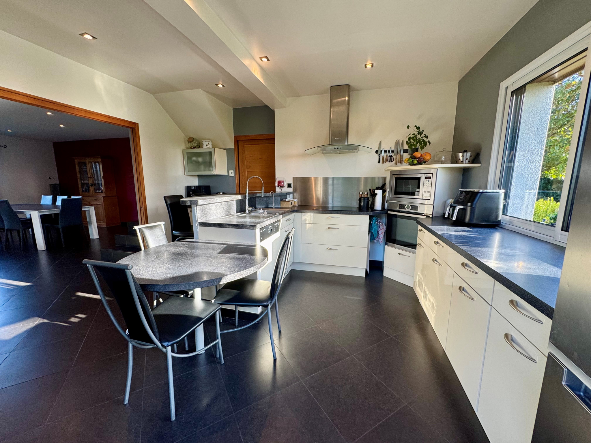 Immo80 – L'immobilier à Amiens et dans la Somme-Saint-Sauflieu – Pavillon 200m2 – 4 chbs – sous-sol complet