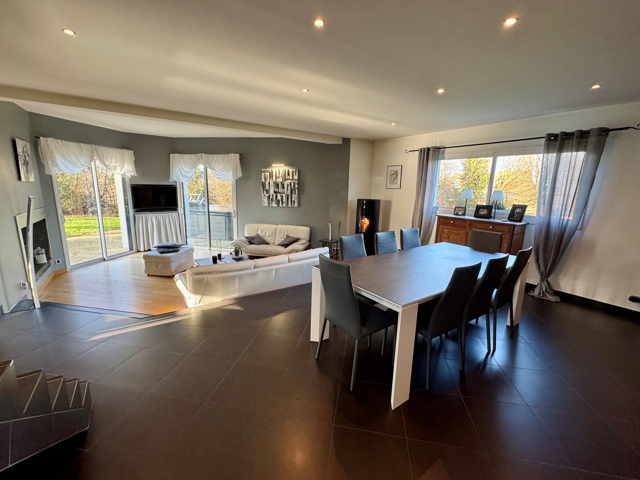 Immo80 – L'immobilier à Amiens et dans la Somme-Saint-Sauflieu – Pavillon 200m2 – 4 chbs – sous-sol complet