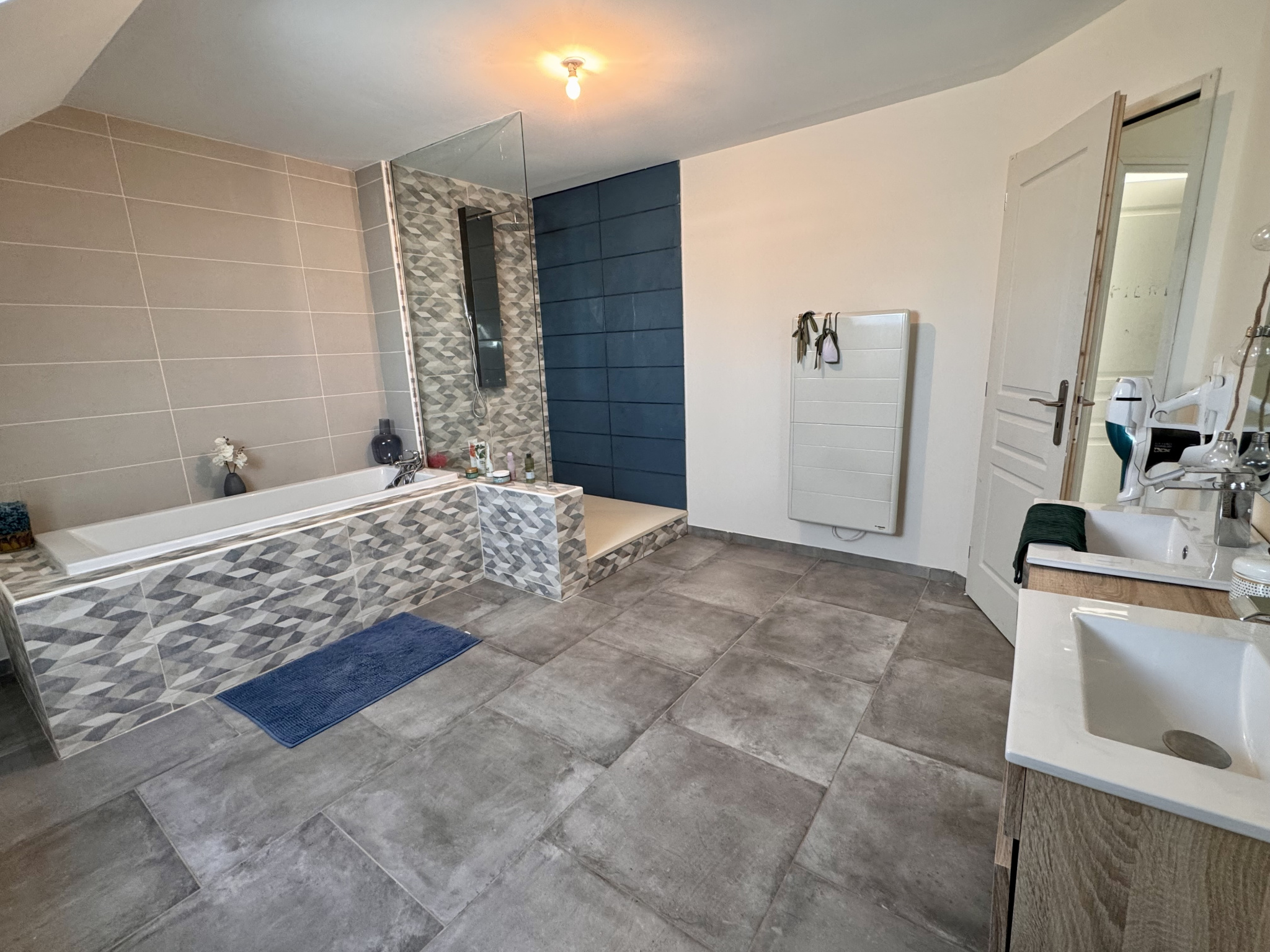 Immo80 – L'immobilier à Amiens et dans la Somme-SAVEUSE – Maison 200m2 – 4 chbs – Sous-sol complet – Jardin & Piscine