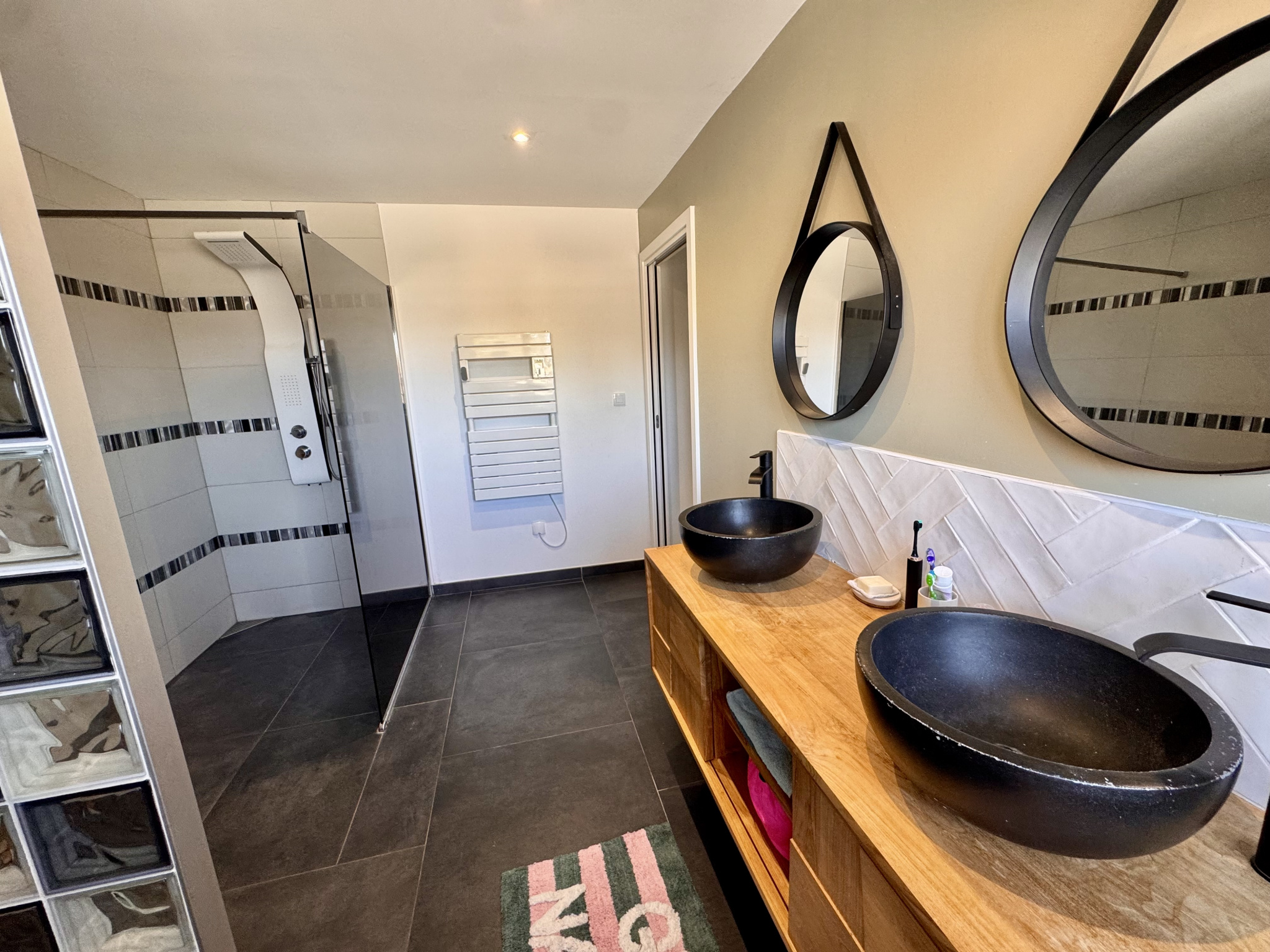 Immo80 – L'immobilier à Amiens et dans la Somme-SAVEUSE – Maison 200m2 – 4 chbs – Sous-sol complet – Jardin & Piscine