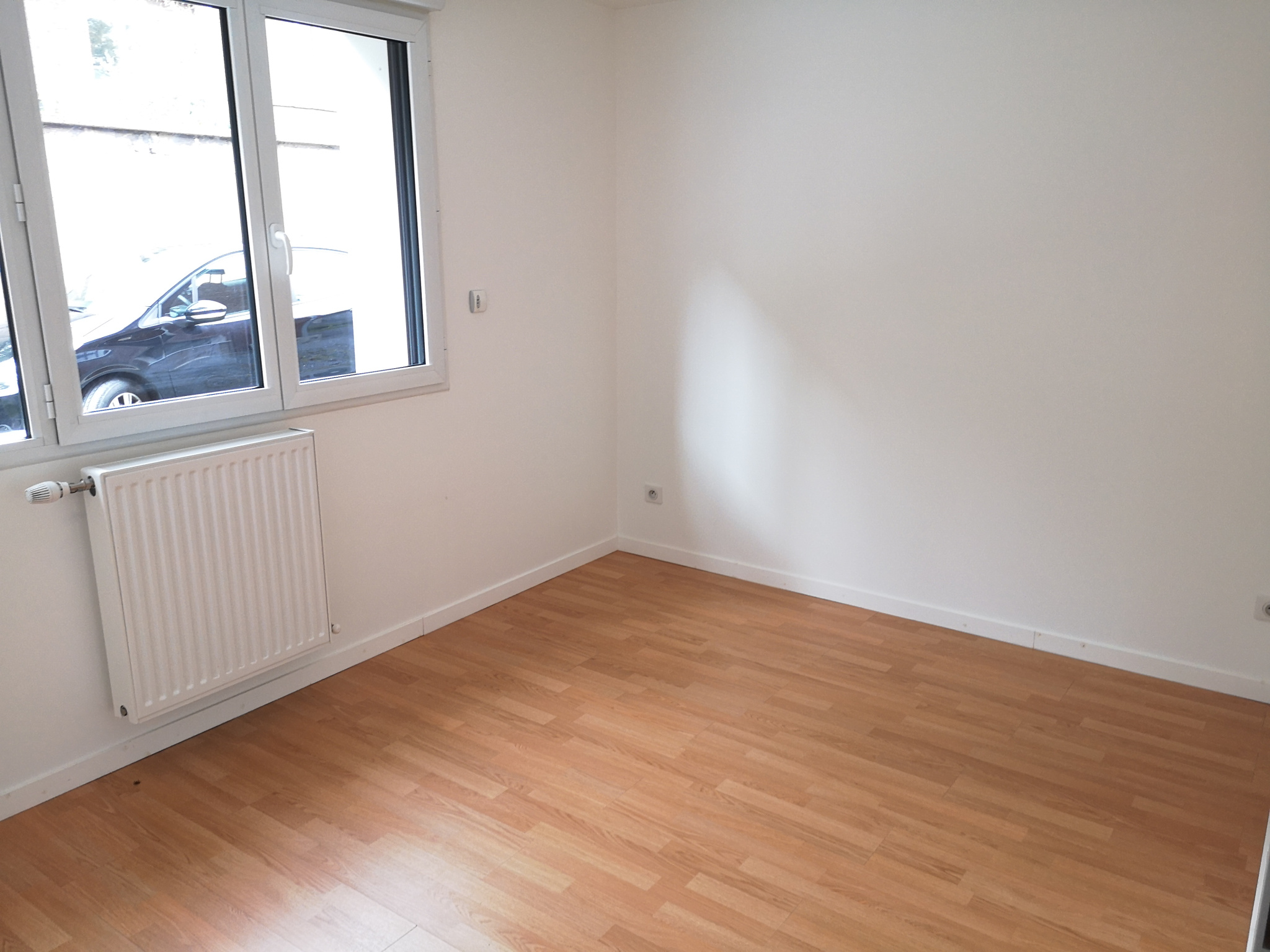 Immo80 – L'immobilier à Amiens et dans la Somme-TYPE 3 EN REZ DE JARDIN AVEC PARKING – GARE AMIENS