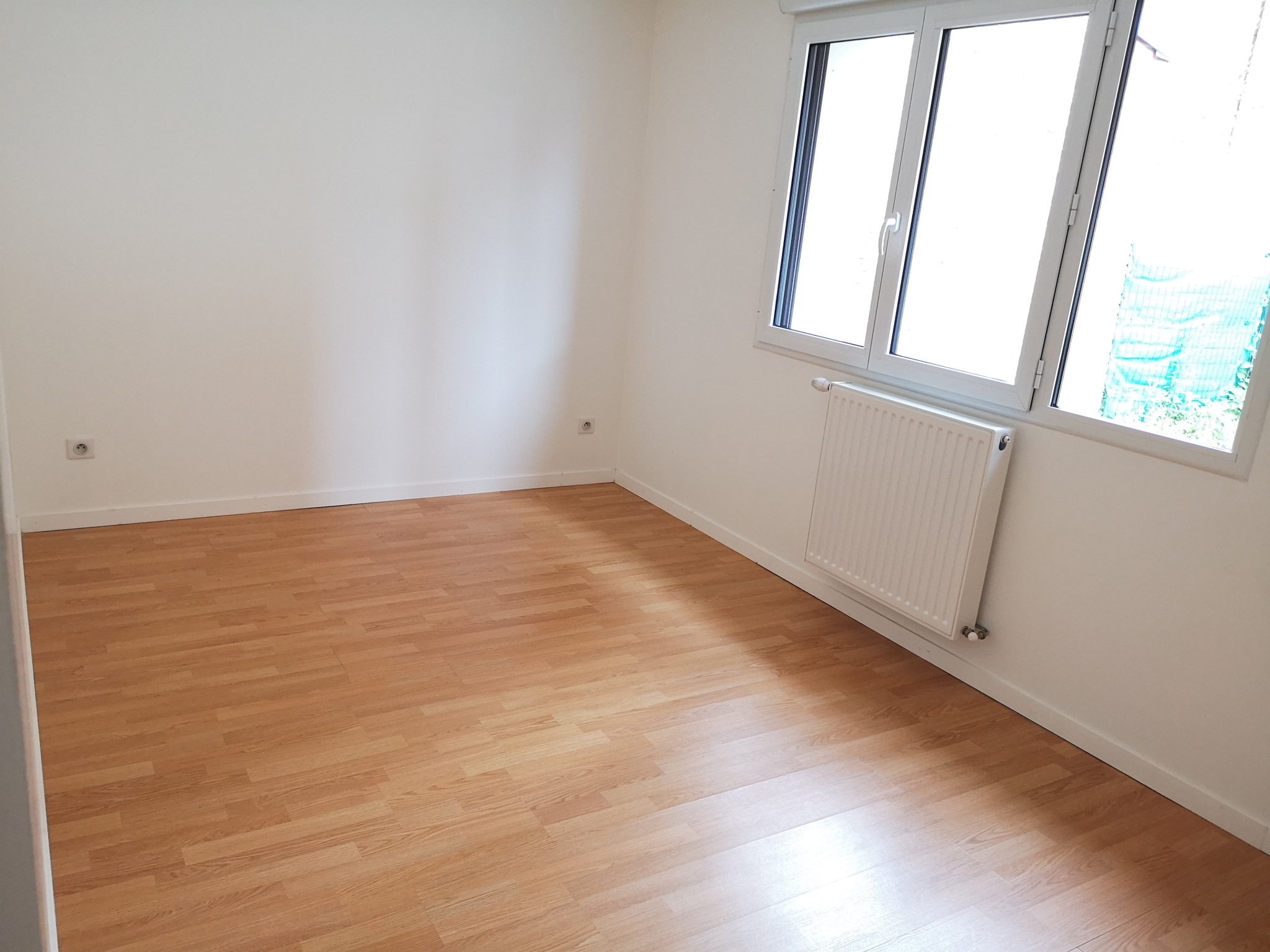 Immo80 – L'immobilier à Amiens et dans la Somme-TYPE 3 EN REZ DE JARDIN AVEC PARKING – GARE AMIENS