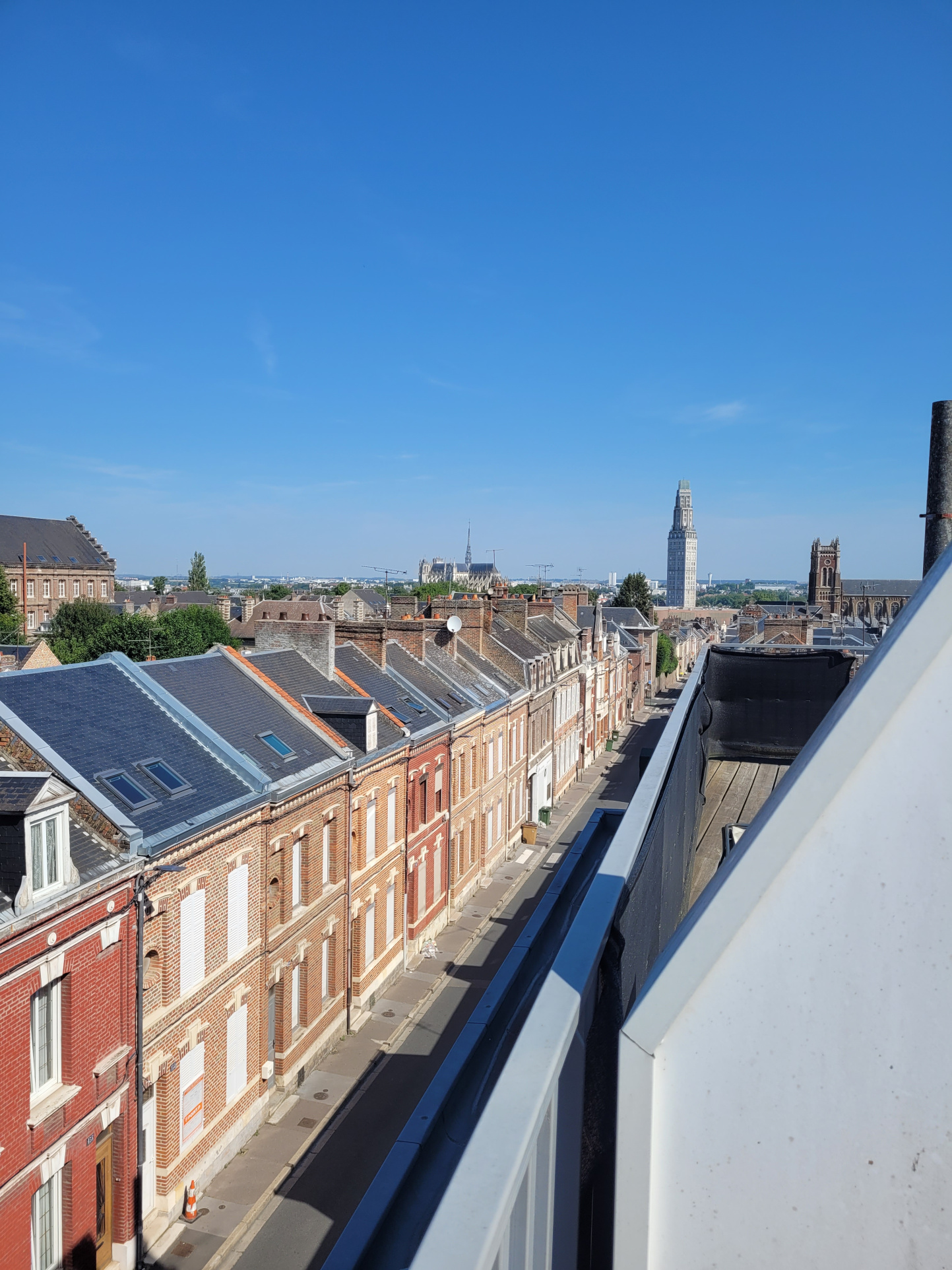 Immo80 – L'immobilier à Amiens et dans la Somme-T1 MEUBLÉ AVCE GRANDE TERRASSE AMIENS