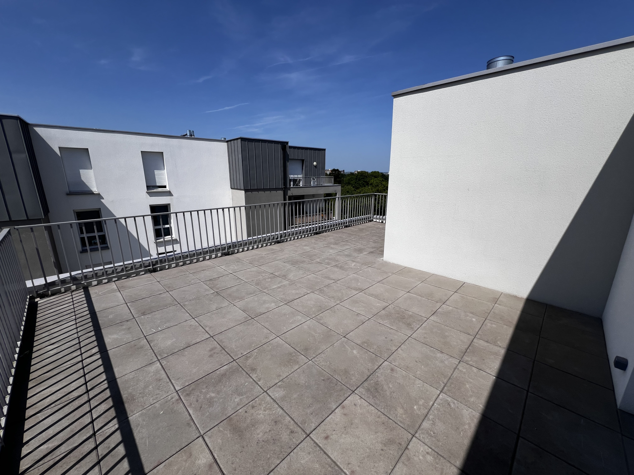 Immo80 – L'immobilier à Amiens et dans la Somme-T3 AVEC TERRASSE ET PARKIN AMIENS SUD