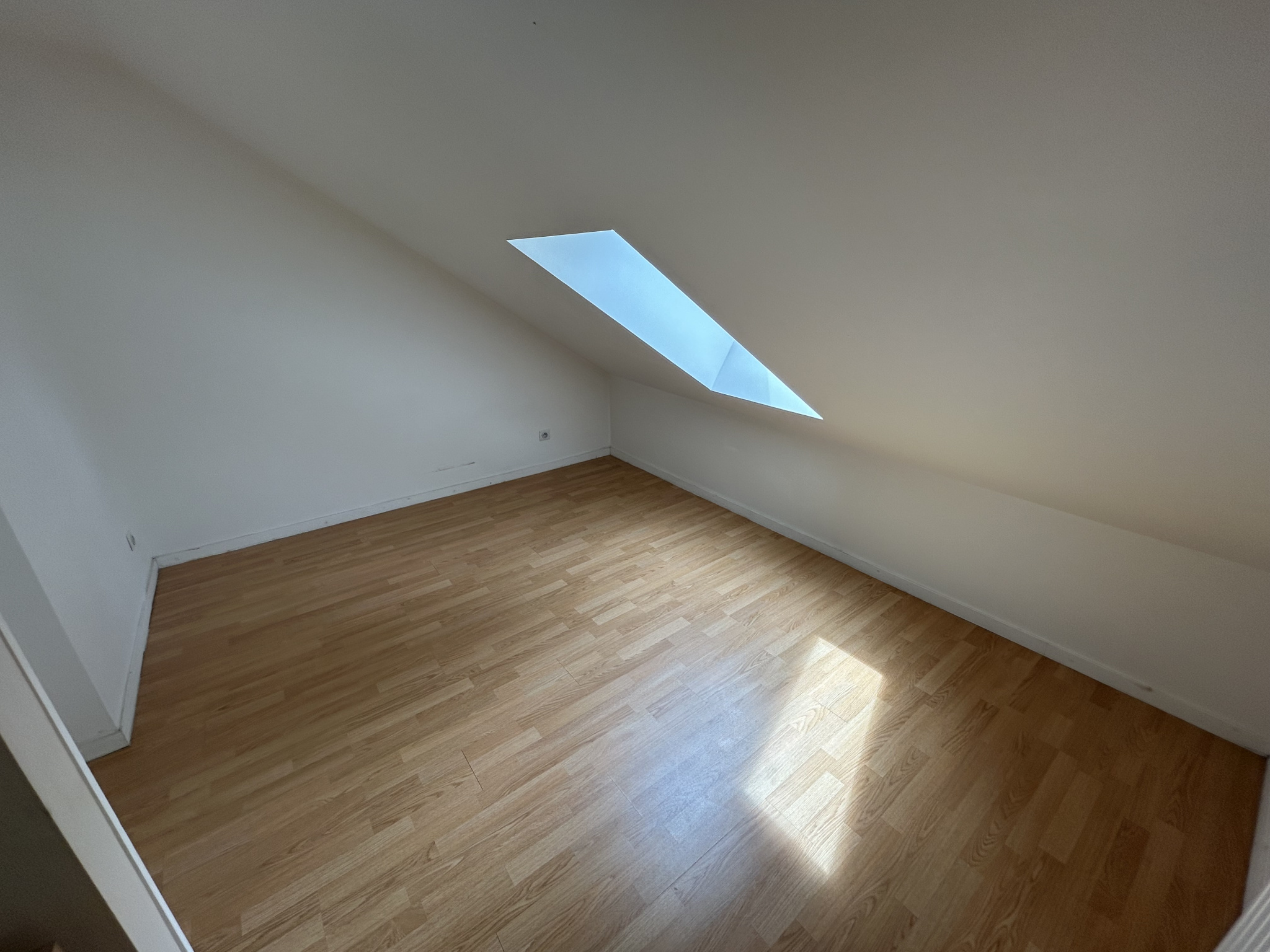 Immo80 – L'immobilier à Amiens et dans la Somme-TYPE 2 AVEC PARKING PROCHE GARE – AMIENS